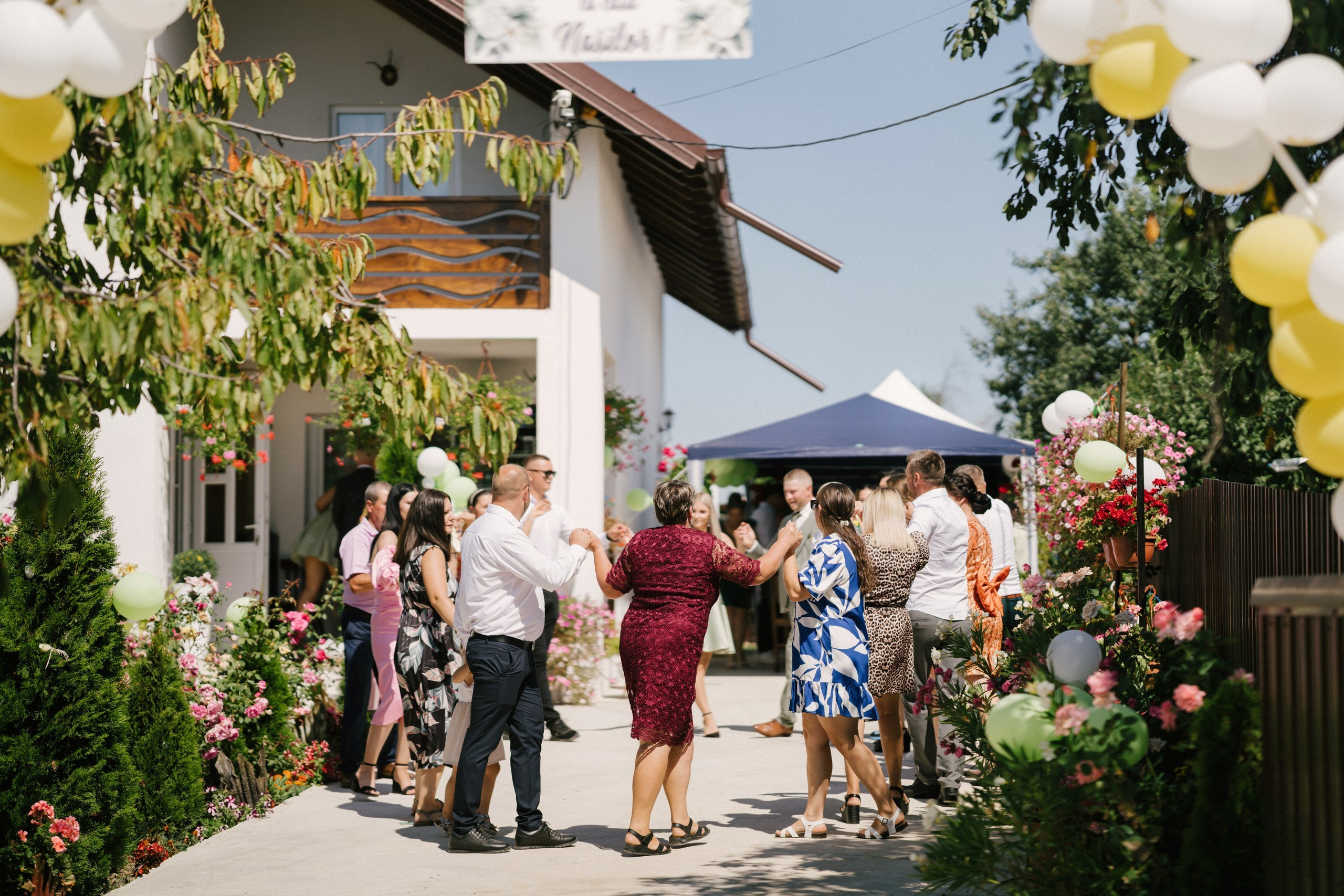 - mireasă Lavinia pregătire casa părintească Hârlău- mire Mihai pregătire Flămânzi cavalerii de onoare- fotograf nuntă Casa Jorovlea- ședință foto miri Mihai și Lavinia- nuntă elegantă Casa Jorovlea- fotografie de nuntă naturală România- domnișoare de onoare pregătire mireasă- emoții nuntă biserică- dansul mirilor Casa Jorovlea* fotograf profesionist nuntă Botoșani Iași* fotografie documentară de nuntă- familie și prieteni la nuntă- nași Mihai și Nicoleta nuntă- portret mireasă în lumină naturală- petrecere nuntă Casa Jorovlea- Nuntă Mihai și Lavinia – momente emoționante din ziua nunții, pregătirile mirilor în Hârlău și Flămânzi, ceremonia religioasă și ședința foto realizată de  AlinoFotoStudio -  Mireasa Lavinia în timpul pregătirilor la Hârlău-  Mihai pregătit de cavalerii de onoare în Flămânzi - Ceremonia religioasă a mirilor Mihai și Lavinia-Ședință foto romantică de nuntă Mihai și Lavinia - Dansul mirilor la petrecerea de nuntă -  fotograf nuntă Iași-  fotograf nuntă Botoșani- wedding photography Romania- AlinoFotoStudio - AlinoFotoStudio - Alin Chirilă fotograf - fotograf Botoșani - fotograf Iași - fotograf Hârlău - fotograf Bacău - fotograf Suceava - fotograf București - fotograf Neamț - servicii foto video - fotograf evenimente - fotograf nuntă - fotograf botez - wedding photographer Romania - ședință foto nuntă - fotografie de eveniment - wedding photography - fotografie profesională - fotograf profesionist România- povestitor prin fotografie, servicii foto - video -profesionale