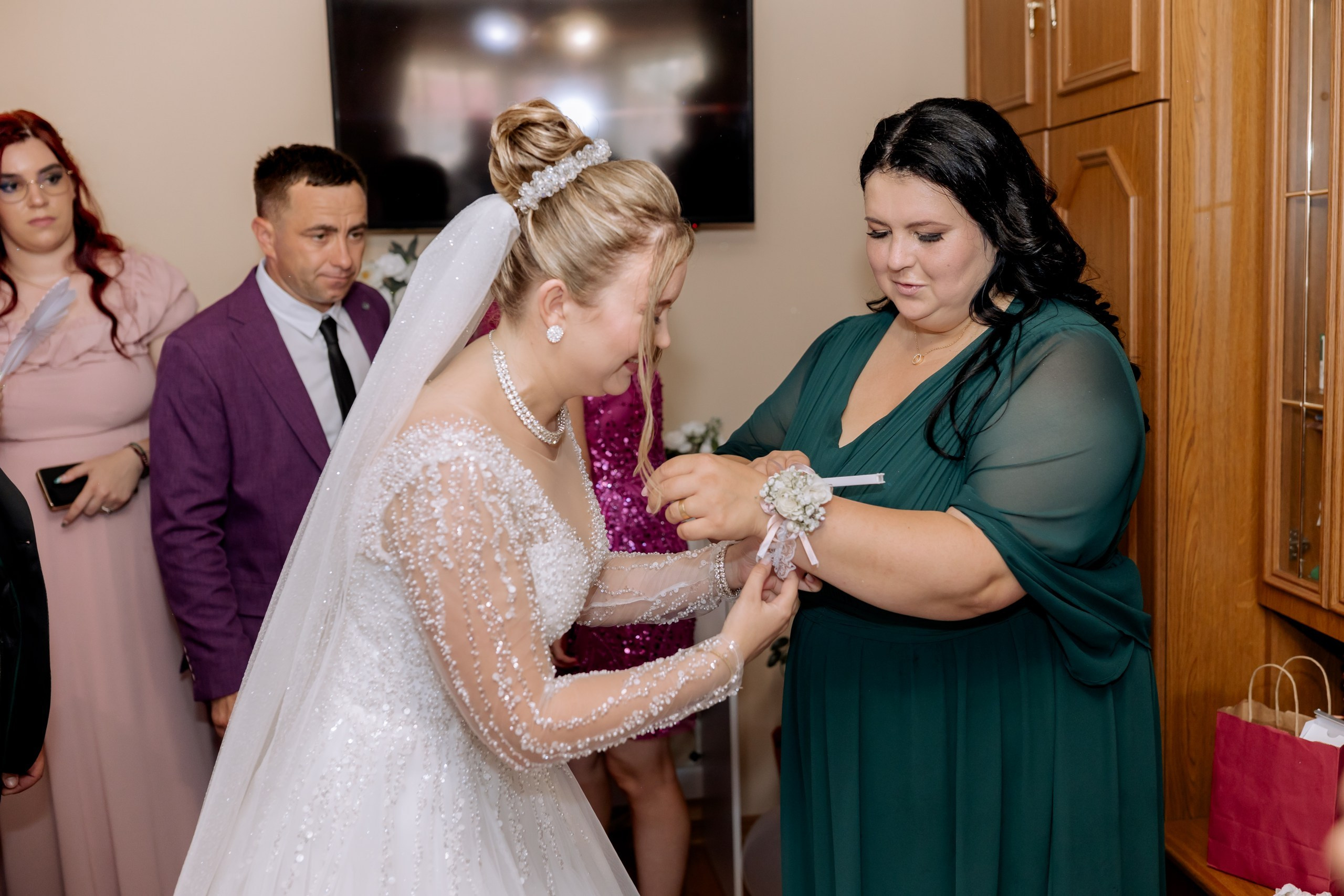 * fotograf stare civilă Siret* fotograf Bucovina* fotograf nuntă Suceava* fotograf Iași Botoșani* stare civilă tradițională* ie românească nuntă* AlinoFotoStudio* fotograf Andrei și Andreea- Alin Chirilă fotograf – stare civilă Siret, Suceava, Andrei și Andreea în ie tradițională, poveste spusă prin fotografiefotograf stare civilă Siret Suceava Alin Chirilă – miri îmbrăcați în costum tradițional bucovineanAlin Chirilă fotograf nuntă Siret Suceava – stare civilă autentică în Bucovina, emoții realefotograf Siret Suceava Alin Chirilă – Andrei și Andreea la starea civilă în ie tradiționalăstare civilă Siret fotograf Alin Chirilă – cadre naturale cu miri în costum popular din Bucovinafotograf nuntă Siret Suceava Alin Chirilă – povestitor prin fotografie, moment emoționant la starea civilăAlin Chirilă fotograf stare civilă Siret – iubire autentică surprinsă în stil documentarfotograf Bucovina Siret Alin Chirilă – stare civilă în ie tradițională, cadre pline de emoțieAlin Chirilă fotograf Suceava – Andrei și Andreea spun DA la starea civilă în Siretfotograf stare civilă Suceava Siret Alin Chirilă – poveste de iubire în stil tradițional românesc - Alin Chirilă fotograf profesionist, AlinoFotoStudio, fotograf evenimente Siret, Suceava County, Iași, Bacău County, Botoșani, Neamț County, fotograf nunți, botezuri, cununii civile, portrete și momente autentice surprinse elegant.- Alin Chirilă surprinde momente elegante de nuntă și evenimente speciale prin AlinoFotoStudio, fotograf disponibil în Siret, Suceava County, Iași, Bacău County, Botoșani și Neamț County, specializat în nunți, botezuri și cununii civile. - Alin Chirilă fotograf profesionist, AlinoFotoStudio, fotograf nuntă și evenimente în Siret, Suceava, Iași, Bacău, Botoșani și Piatra Neamț, fotograf nunți, botezuri, cununie civilă, ședințe foto, trash the dress, logodnă, familie, portrete și fotografii autentice. - AlinoFotoStudio by Alin Chirilă, fotograf evenimente premium în Suceava County, Iași County, Bacău County, Botoșani County și Neamț County, fotograf de familie, fotograf ceremonii religioase, petreceri și momente emoționante. - Alin Chirilă fotograf, povestitor prin fotografie, servicii foto profesionale pentru mireasă, mire, pregătiri nuntă, biserică, restaurant, valsul mirilor, tradiții românești și amintiri de neuitat în Moldova.