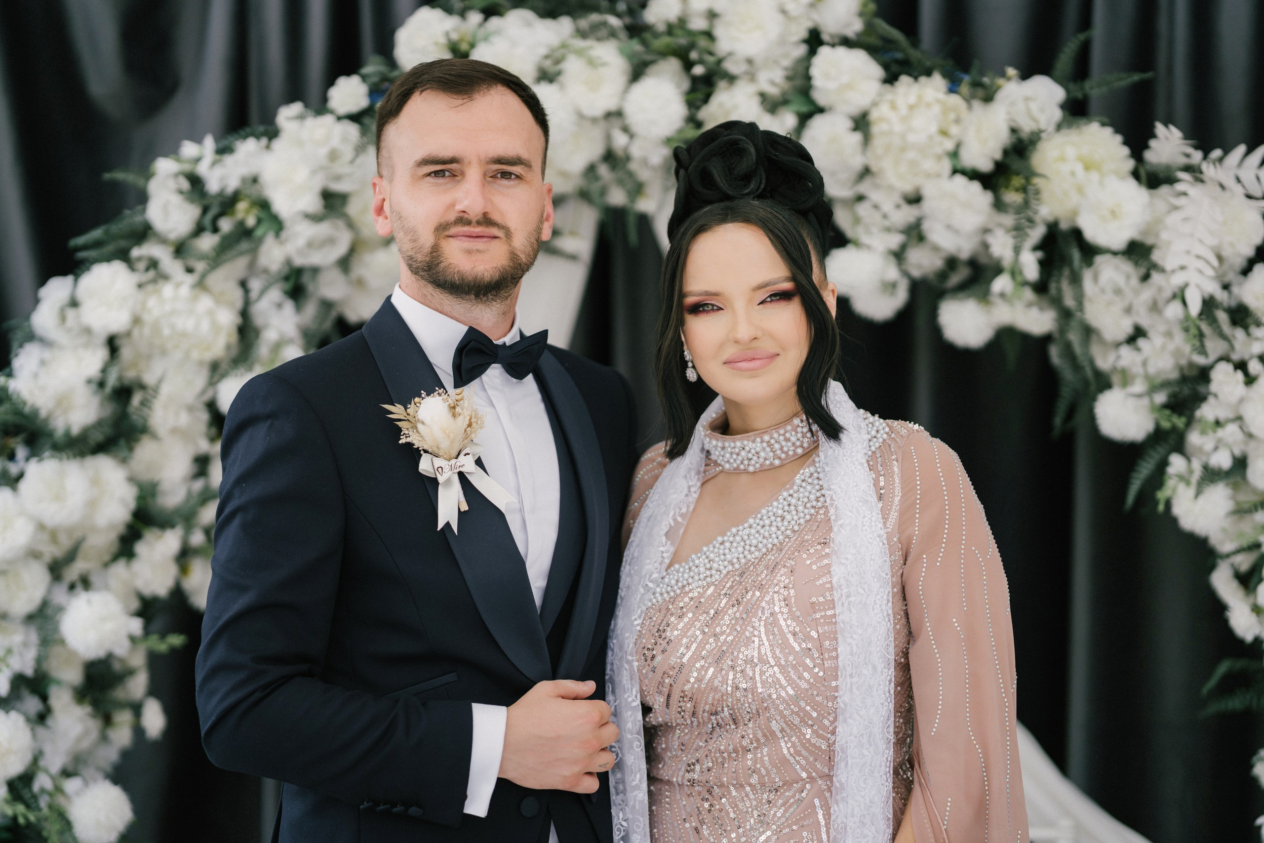 1. Mireasa Adriana în timpul pregătirilor de nuntă în Tudora Botoșani2. Costumul mirelui Ionuț fotografiat artistic în ziua nunții3. Prietenii mirelui la tradițiile de nuntă în Tudora4. Bărbieritul mirelui în cadrul obiceiurilor tradiționale de nuntă5. Fotografii de familie la biserică în ziua nunții6. Portret de familie cu mirii și copilul lor la nunta din Botoșani7. Primul dans al mirilor la Mariage Dor Baisa Botoșani8. Decor elegant de nuntă la Mariage Dor Baisa9. Emoții și tradiții la nunta din Tudora județul Botoșani10. Fotograf profesionist de nuntă în Botoșani surprinzând momente autentice - otograf-nunta-botosanifotograf-evenimente-botosanifotograf-profesionist-botosanifotograf-nunta-tudoranunta-tudora-botosanisedinta-foto-nunta-botosanipoze-nunta-botosanifotografii-nunta-tudorafotograf-cununie-religioasa-botosanibiserica-sfintii-imparati-constantin-si-elena-tudoramariage-dor-baisa-botosanirestaurant-nunta-botosanidansul-mirilor-mariage-dorpregatiri-mire-botosanipregatiri-mireasa-botosanitraditii-nunta-moldovaobiceiuri-nunta-tudorafotograf-familie-nunta-botosaniportret-miri-botosanigalerie-foto-nunta-botosanialbum-foto-nunta-botosaninunta-eleganta-botosaninunta-cu-traditii-botosanifotograf-premium-nunta-botosaniservicii-foto-video-botosanipoveste-de-nunta-botosanifotograf-documentar-nuntafotograf-natural-emotionalmiri-ionut-si-adriananunta-autentica-tudora -otograf-nunta-botosanifotograf-nunta-tudoranunta-tudora-botosanifotograf-evenimente-botosanifotograf-profesionist-botosaniservicii-foto-video-botosanigalerie-foto-nunta-botosanialbum-foto-nunta-botosani - nunta-autentica-botosaninunta-cu-traditii-botosanipoveste-de-nunta-botosanifotografii-emotionante-nuntamomente-autentice-nuntafotografie-documentara-nuntafotograf-natural-nunta- pregatiri-miri-tudorabiserica-tudora-botosanicununie-religioasa-tudoramariage-dor-baisa-botosanipetrecere-nunta-botosanivalsul-mirilor-botosani - alino-foto-studio-botosaniionut-si-adriana-nunta-tudorafotograf-alin-chirila-botosani