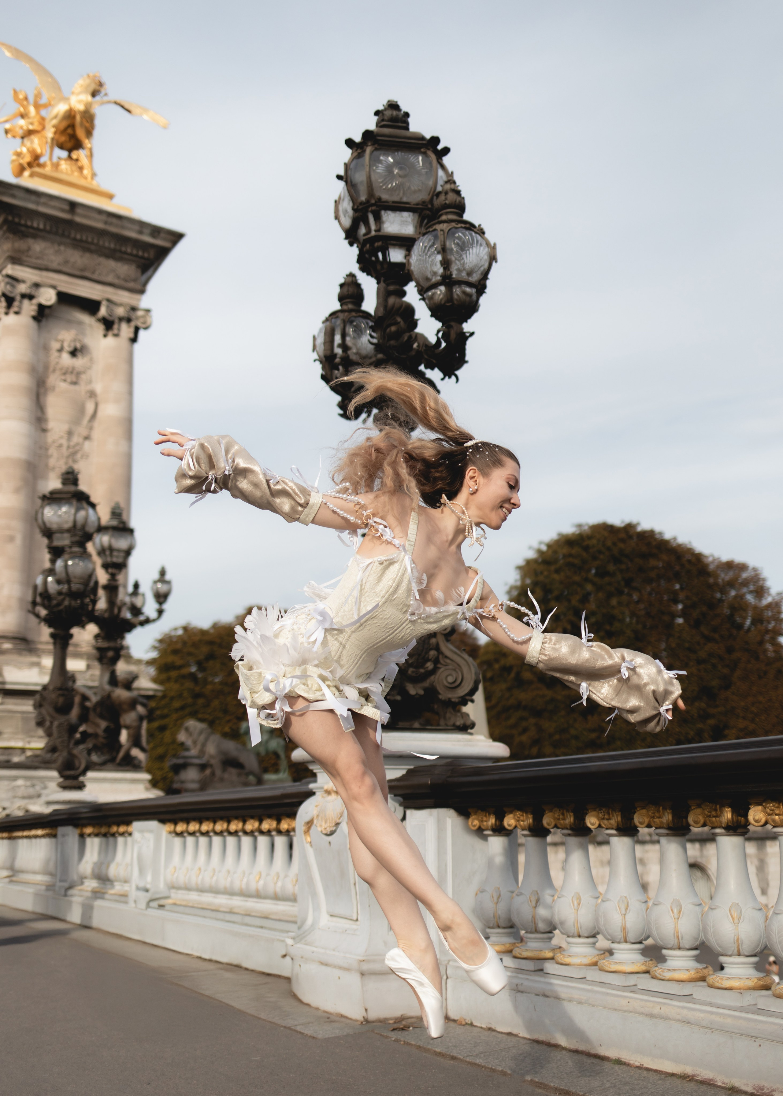 Ballerina in Paris. Professional wedding photographer in Copenhagen, Denmark — Julia Byron