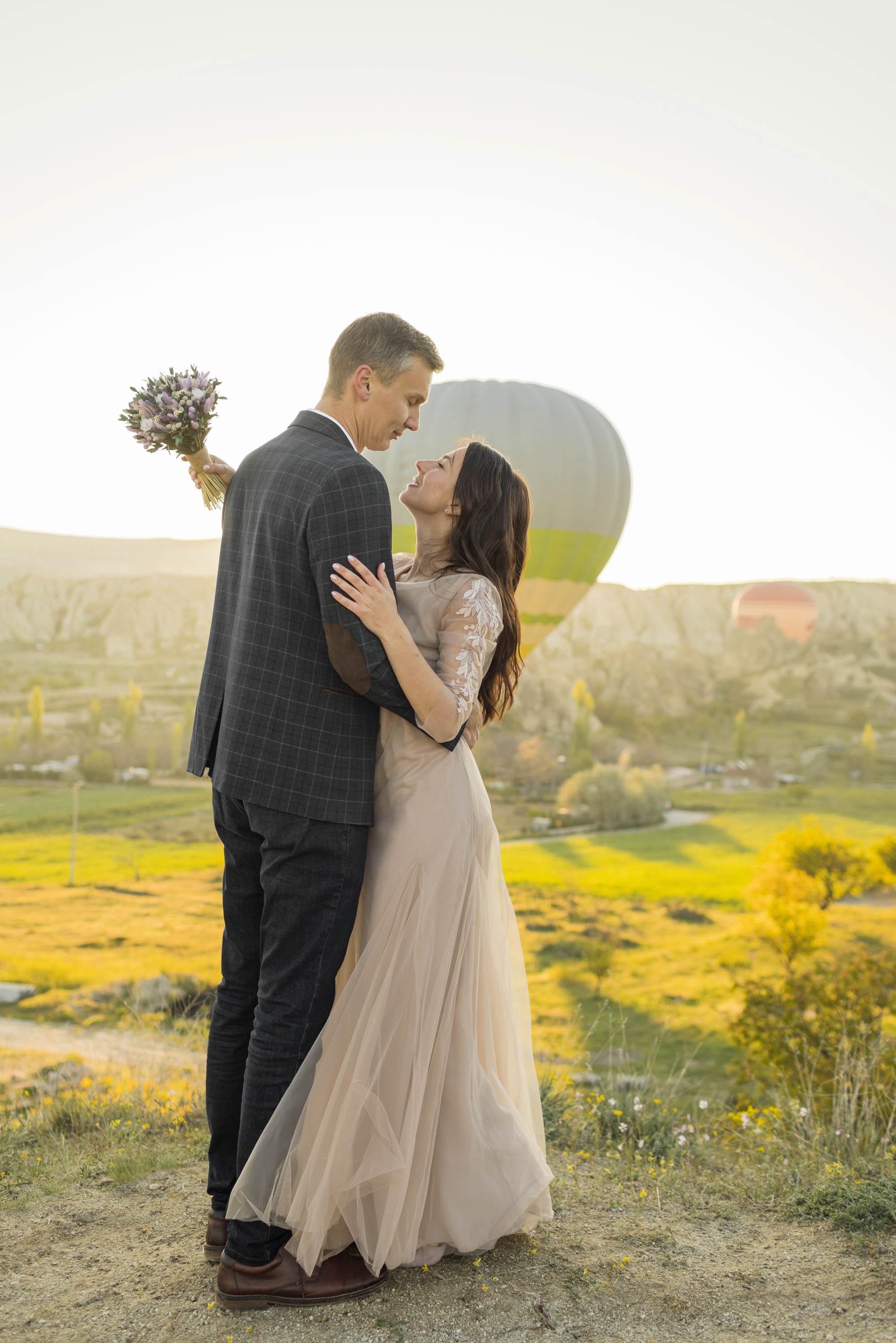 Magical Wedding Photoshoot in Cappadocia: Balloons, Caves, and Valleys. Julia Ganch I Fashion Wedding Photography I Cappadocia Turkey