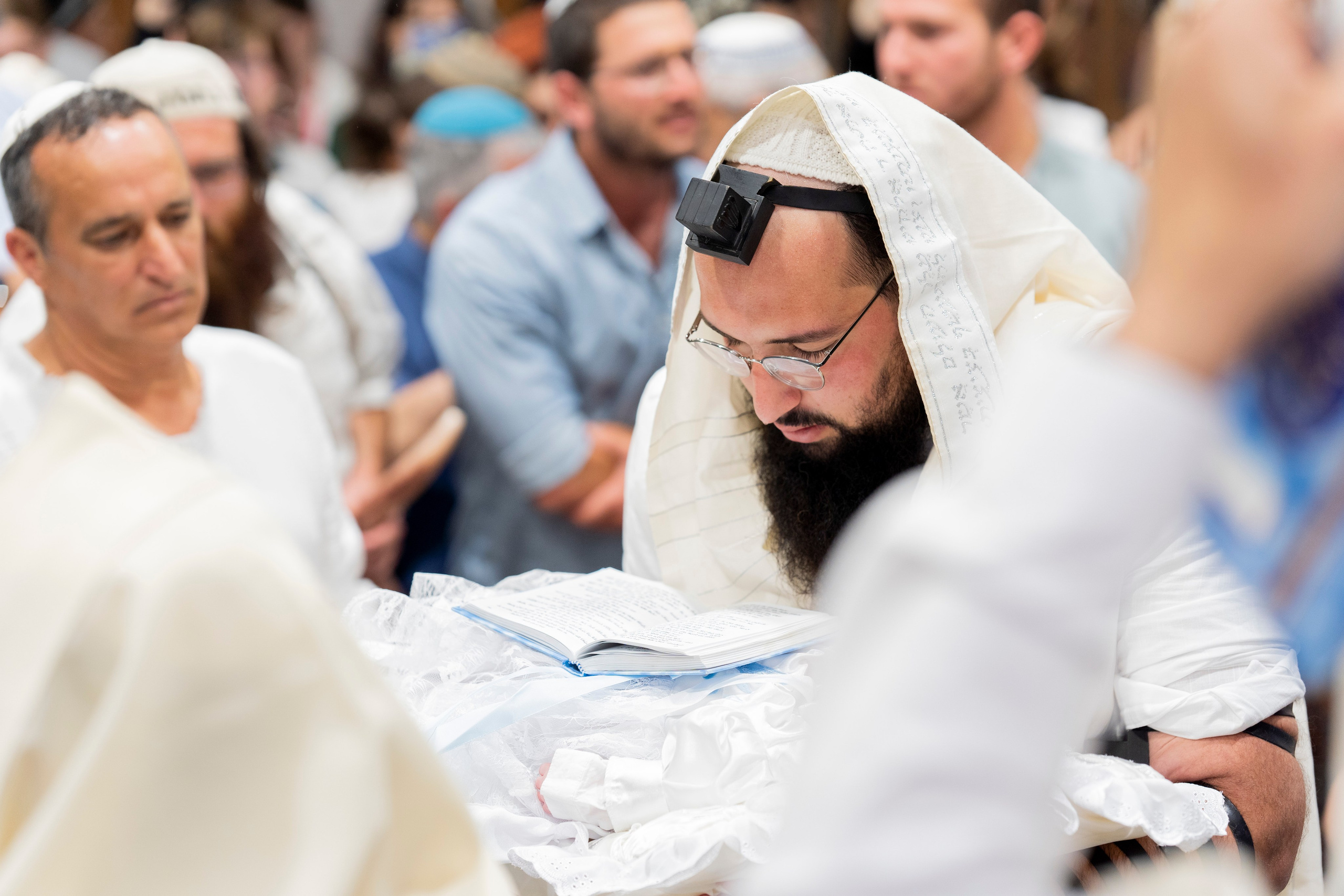 הברית של נחמן חזן. יוסף מזרחי צילום חתונה, ברית וזוגיות. צלם מקצועי שאוהב להוציא אתכם הכי יפים ברגעים הכי מרגשים