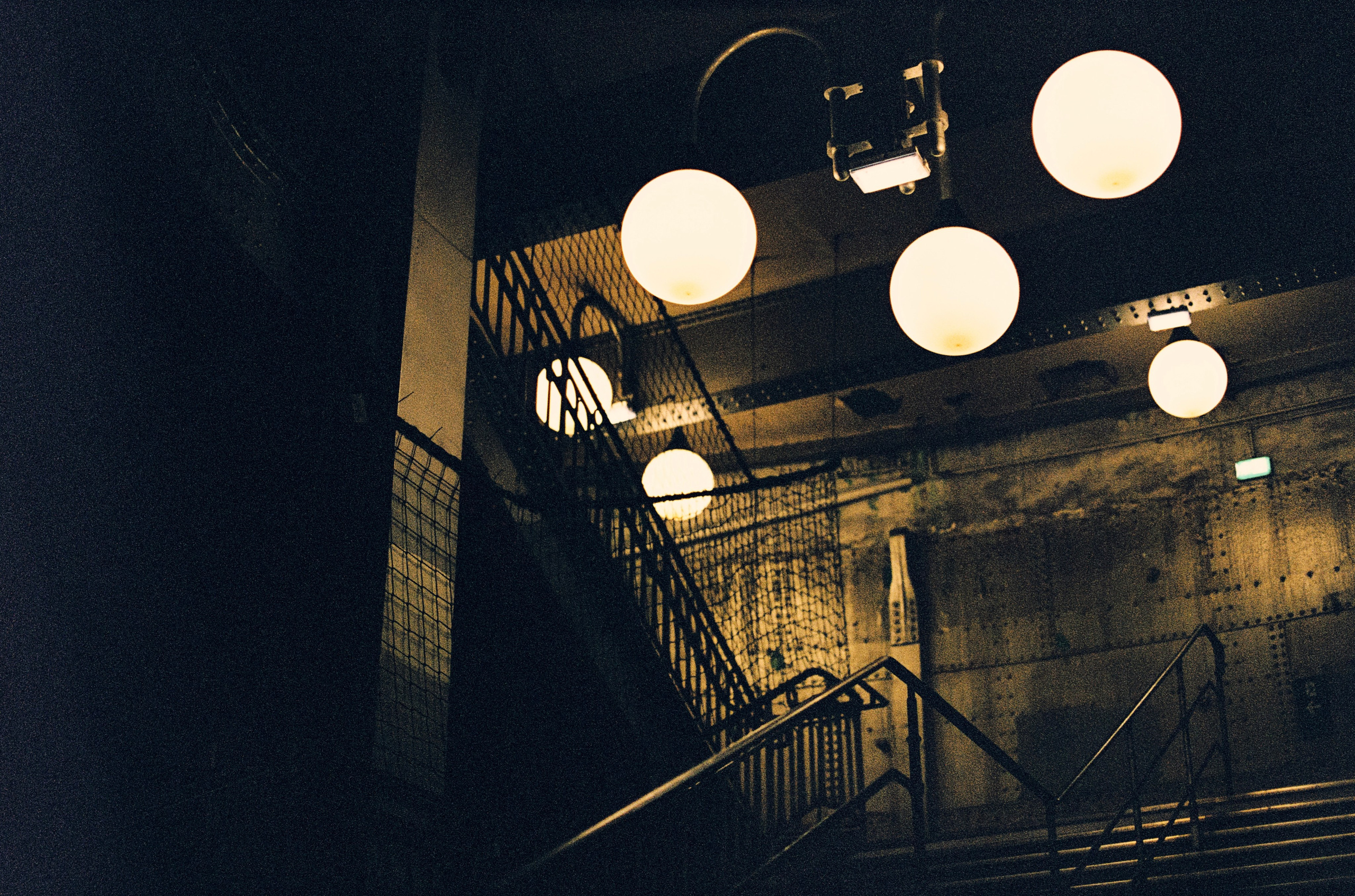 Wanderlust / Film photos. Fotografia personalna i fashion dla marek i agencji modelingowych. Warszawa, Europa. Yaroslav Storchak