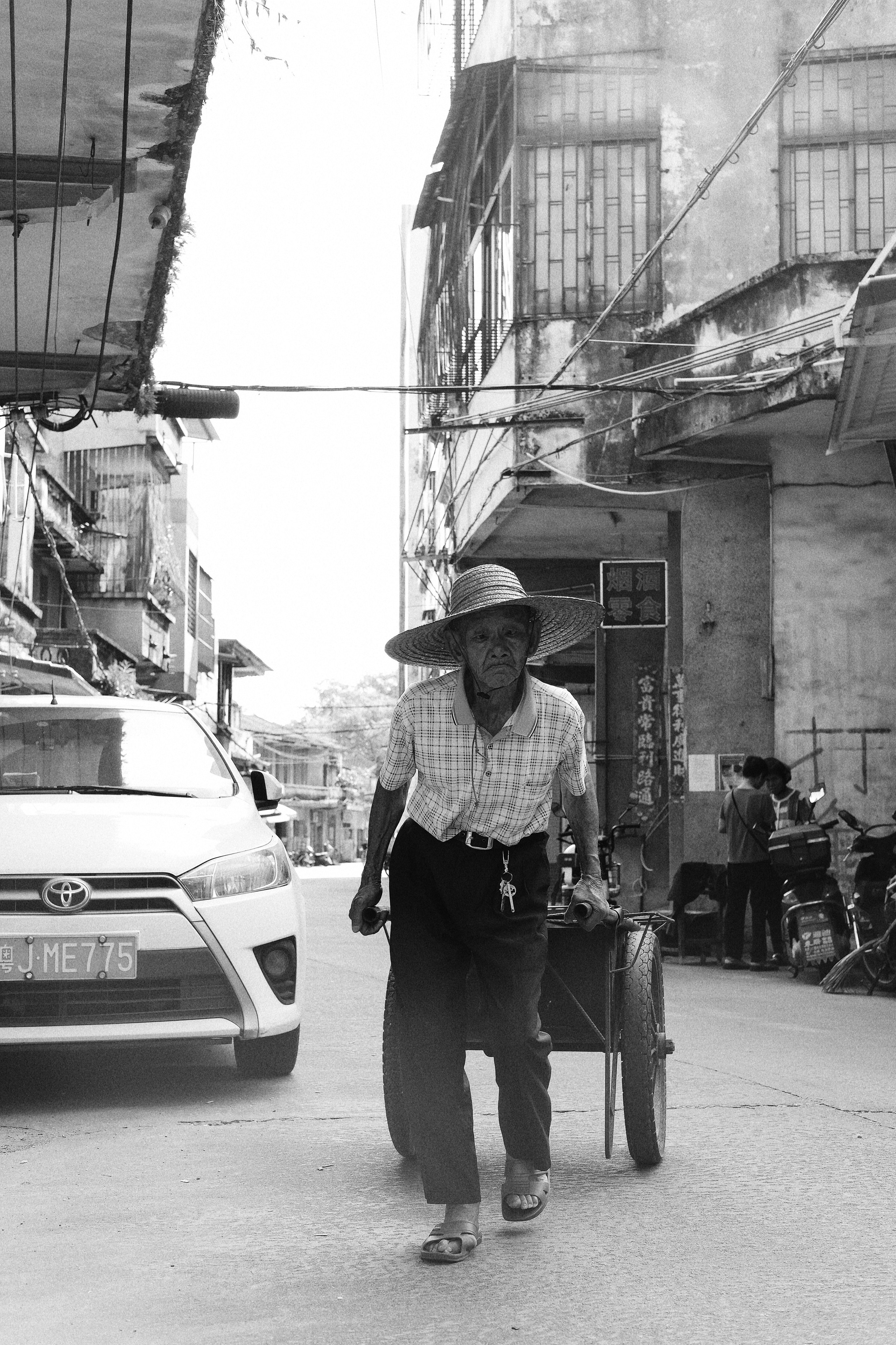 The Life of the Others — Dongling Village, China 东凌村. 中国街头摄影 | The Streets of China Through My Eyes | 深圳