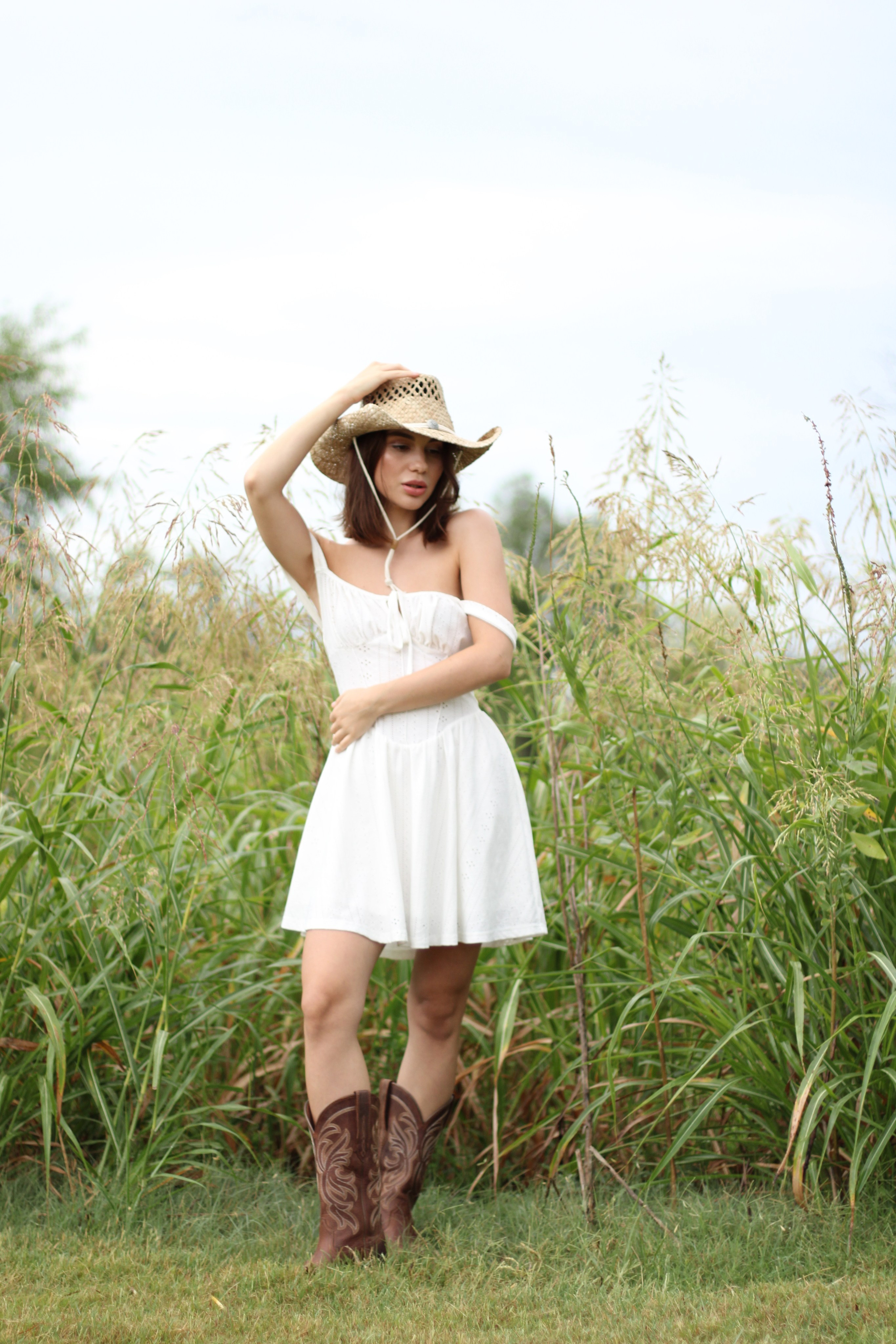 Countryside cowgirl-style portrait photoshoot. Lana Petrychenko — Portrait & Family Photographer. Valencia, Spain