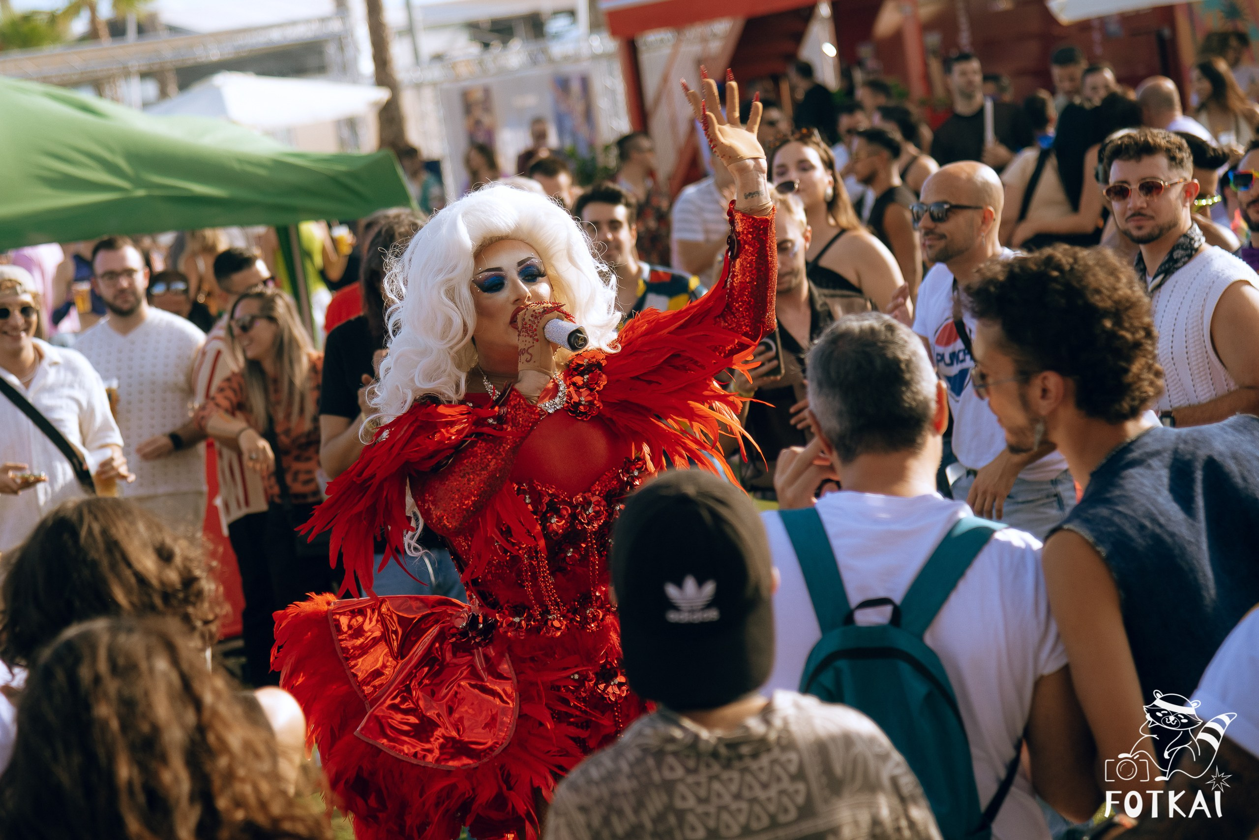 Cariña: La Fiesta 2025 Alicante — fotos del festival LGTBI y drag shows | FOTKAI