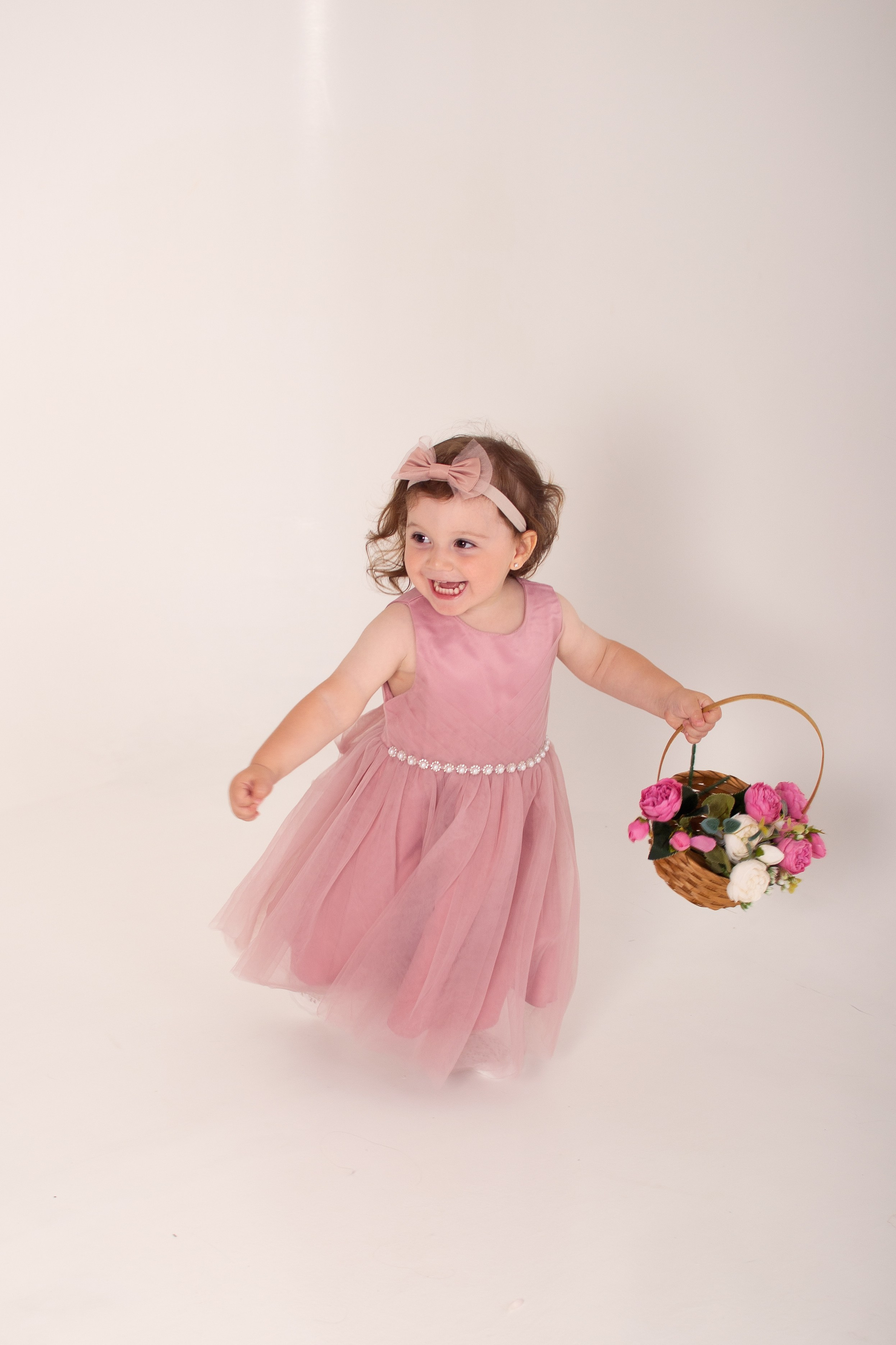 Фотосессия с пионами. Фотограф новорожденных в Темиртау и Караганде Любовь Жукова newborn