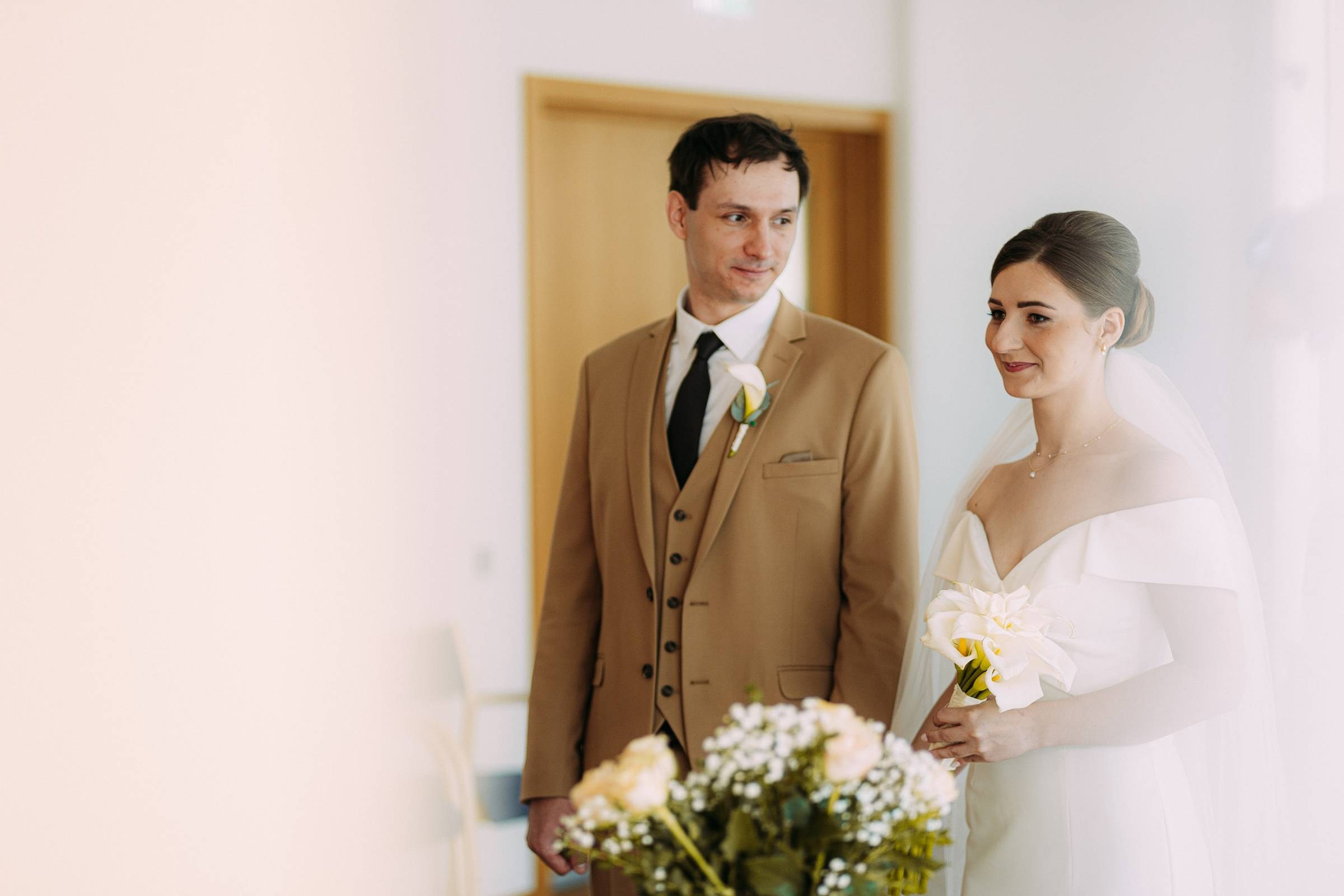 DZELTENAIS VAIRO PRIEKU