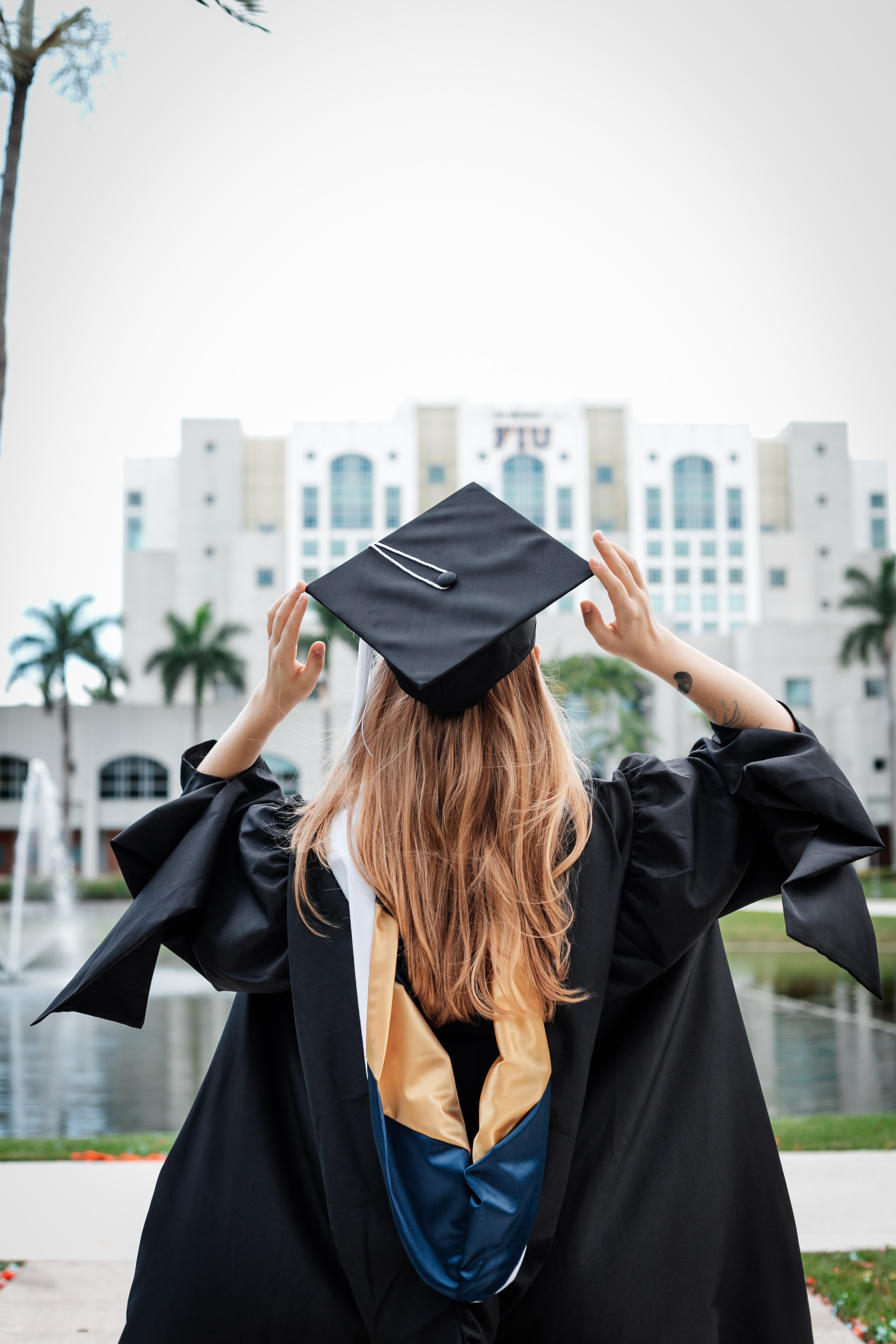 What (and Who) to Bring to Your Grad Photoshoot. Portrait and graduation photographer Marina Simanava