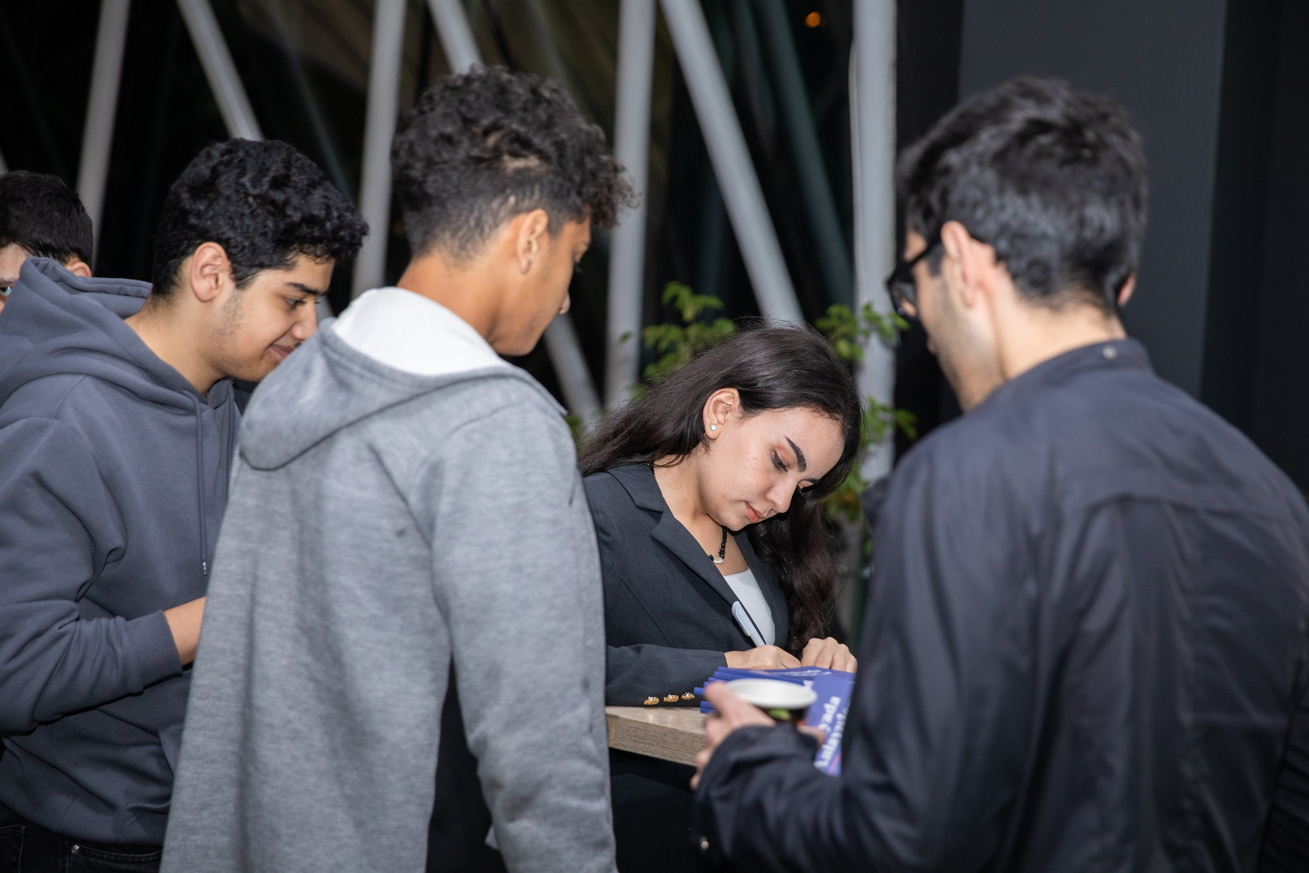“Astronomiyada Əsas Anlayışlar” kitabının və “Fəza və Zamanın Elçiləri” filminin təqdimatı. Həvəskar Astronomlar Cəmiyyəti — Astronomy.az