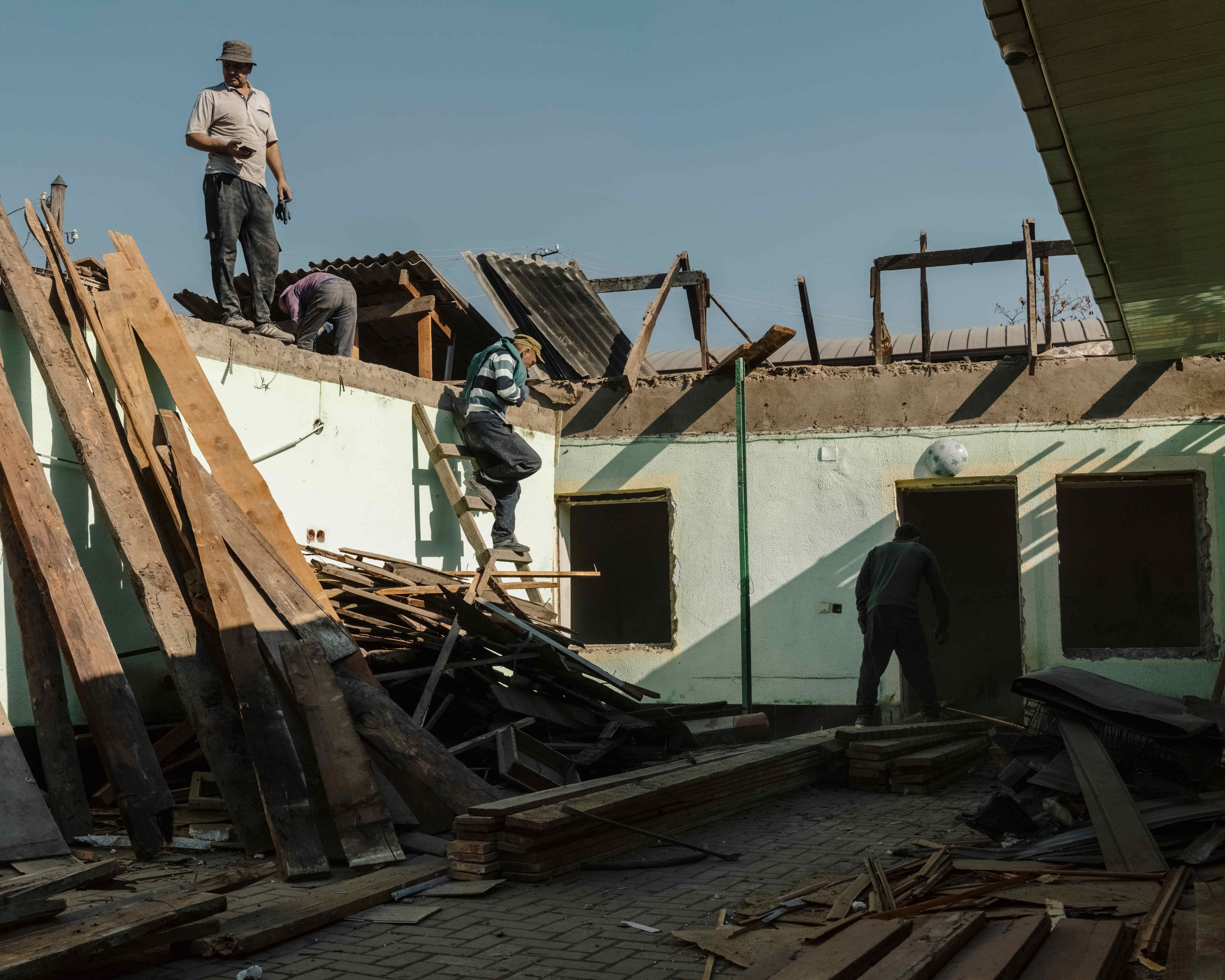 Construction workers at a site in Dushanbe. Many deported labour migrants from Russia previously worked in the construction sector.