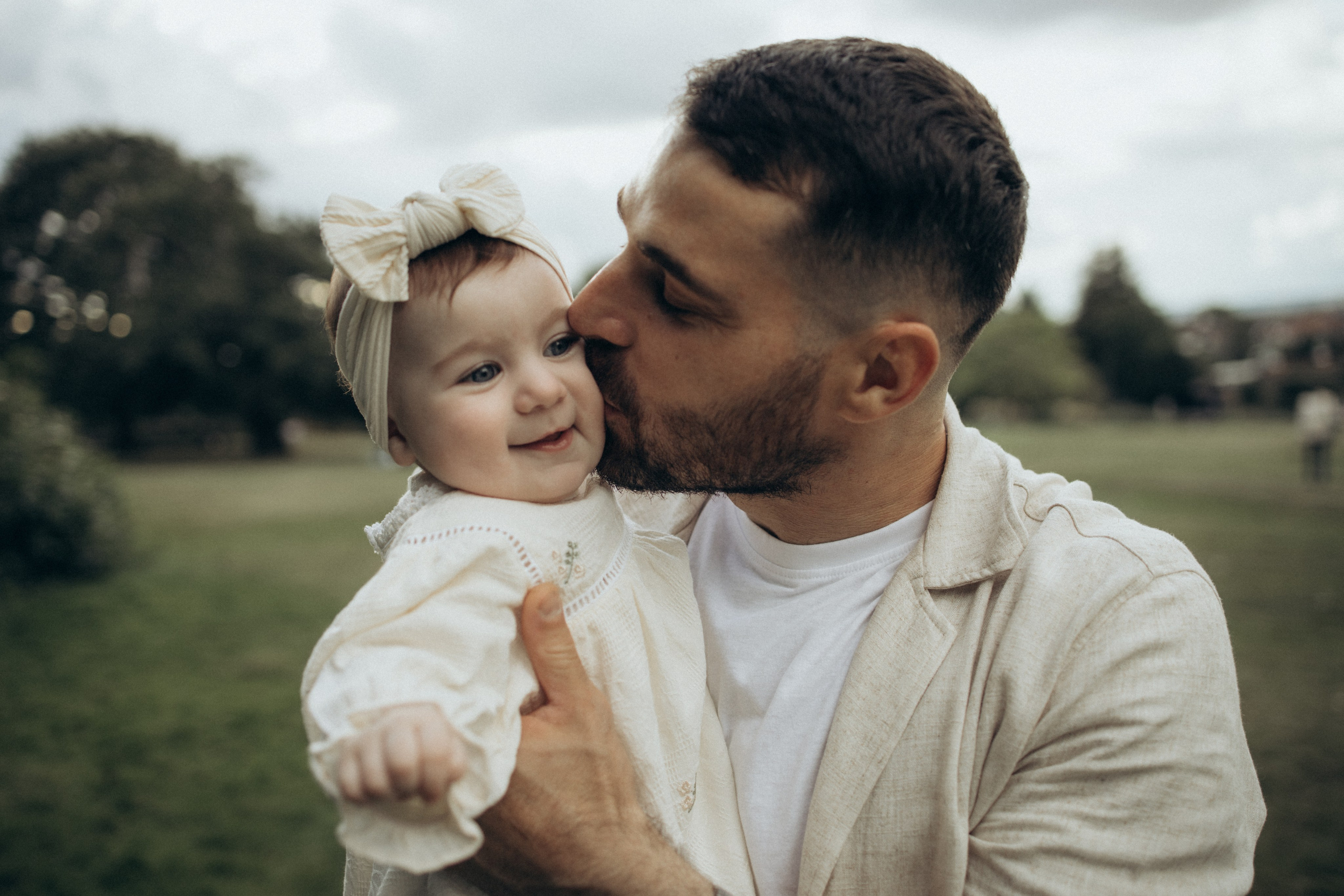 Pergola gardens. Photographer in Milton Keynes, Northampton & London — Wedding, Family & Portrait Photography