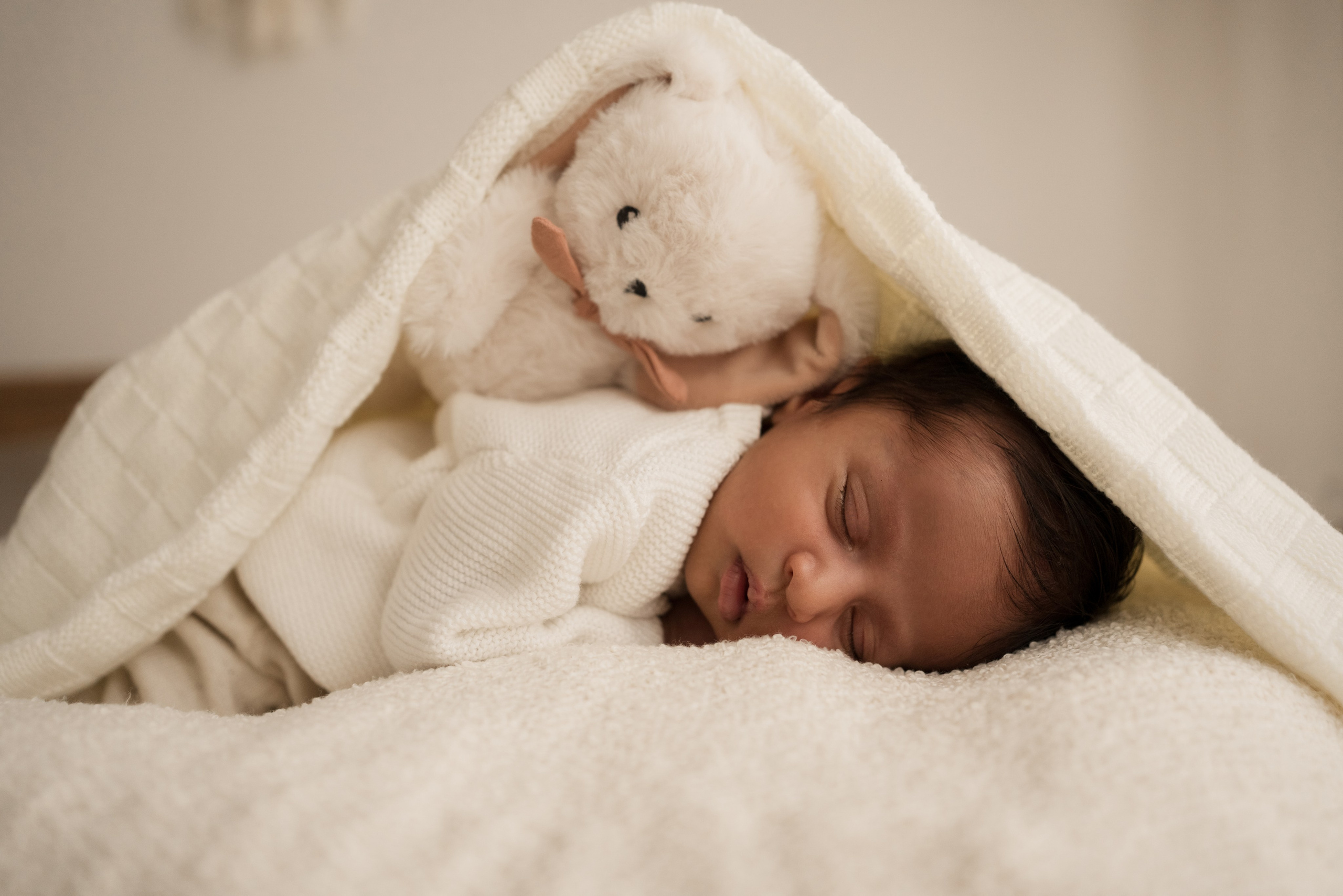 First moments of love. Angela Iakovleva — Family Photographer in Dubai