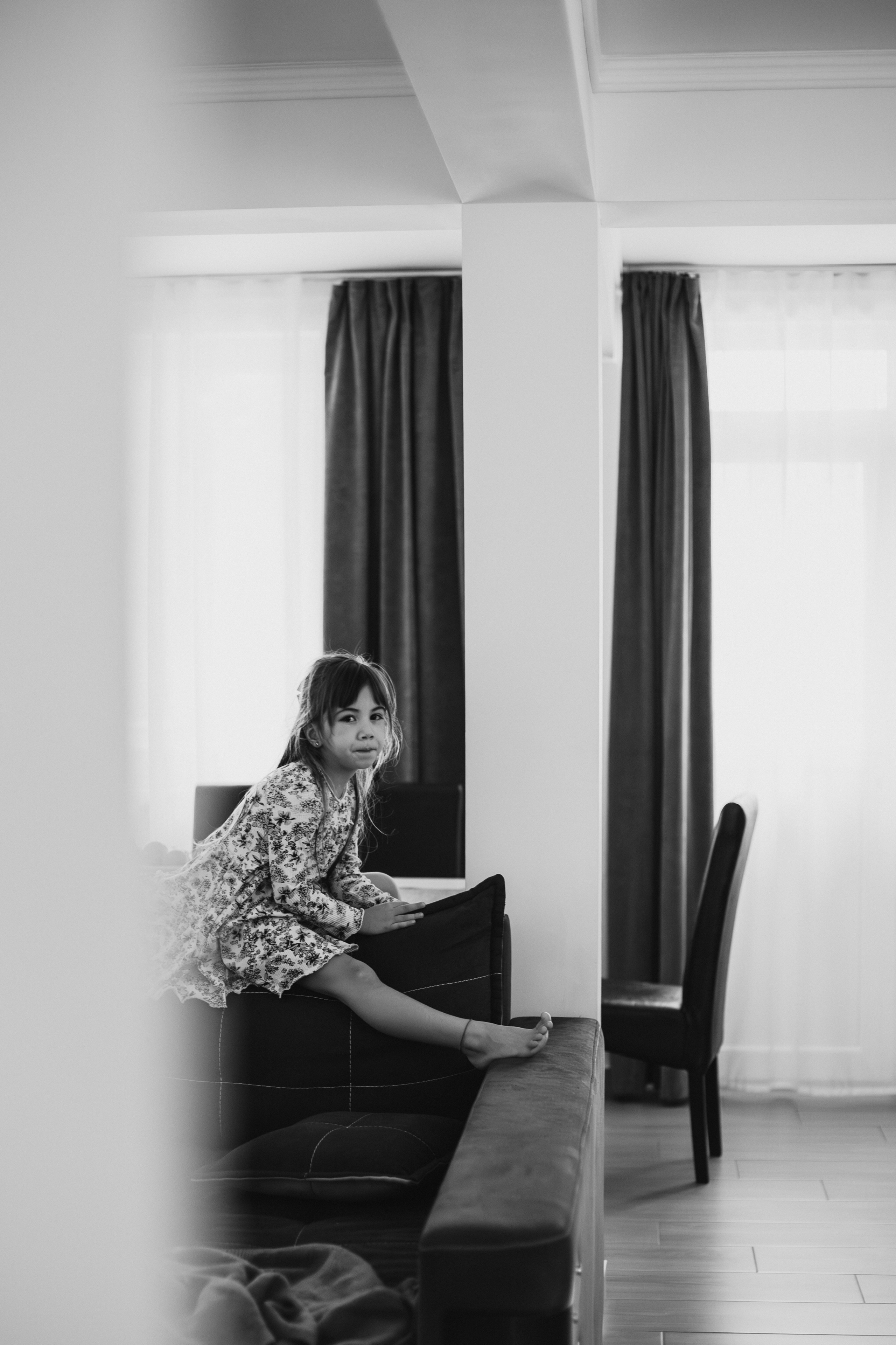 Ședință foto de Crăciun acasă, Amara și Ionuț. Fotograf de familie în Oradea Katsiaryna Ciortan