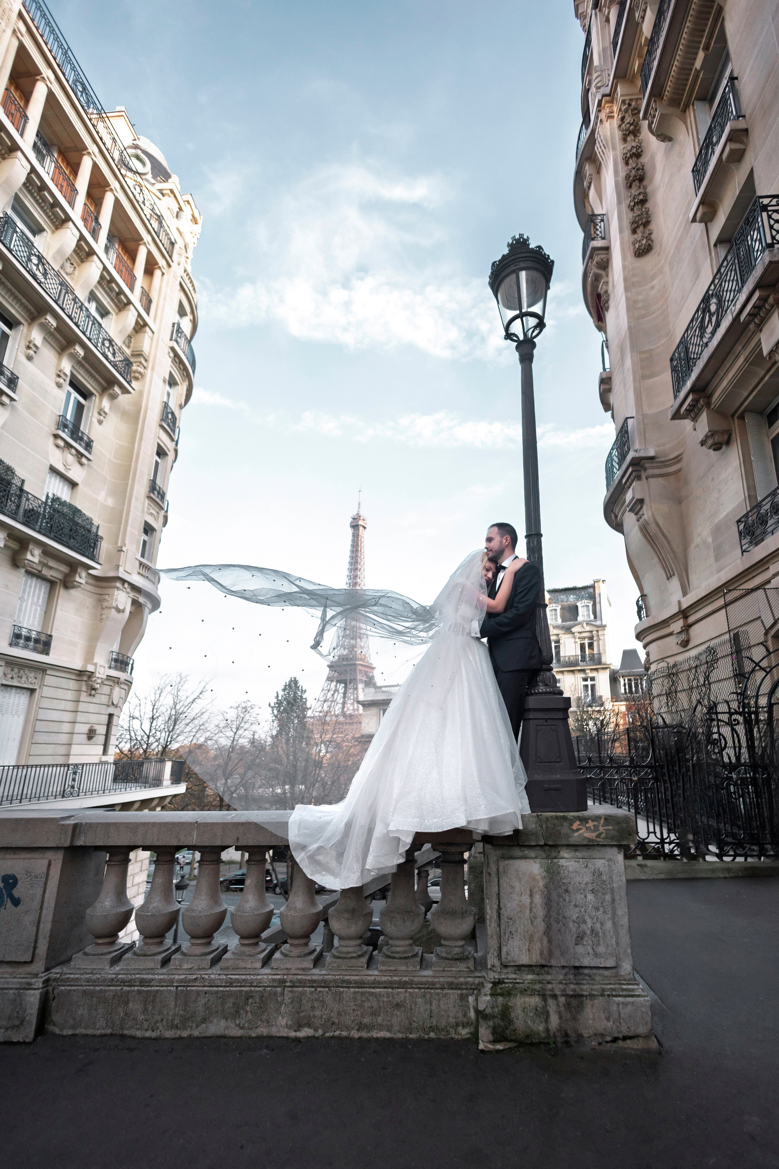 Eiffel Tower / Trifan & Raluca. Wedding, event and family photographer in Paris, Emilian Olaru