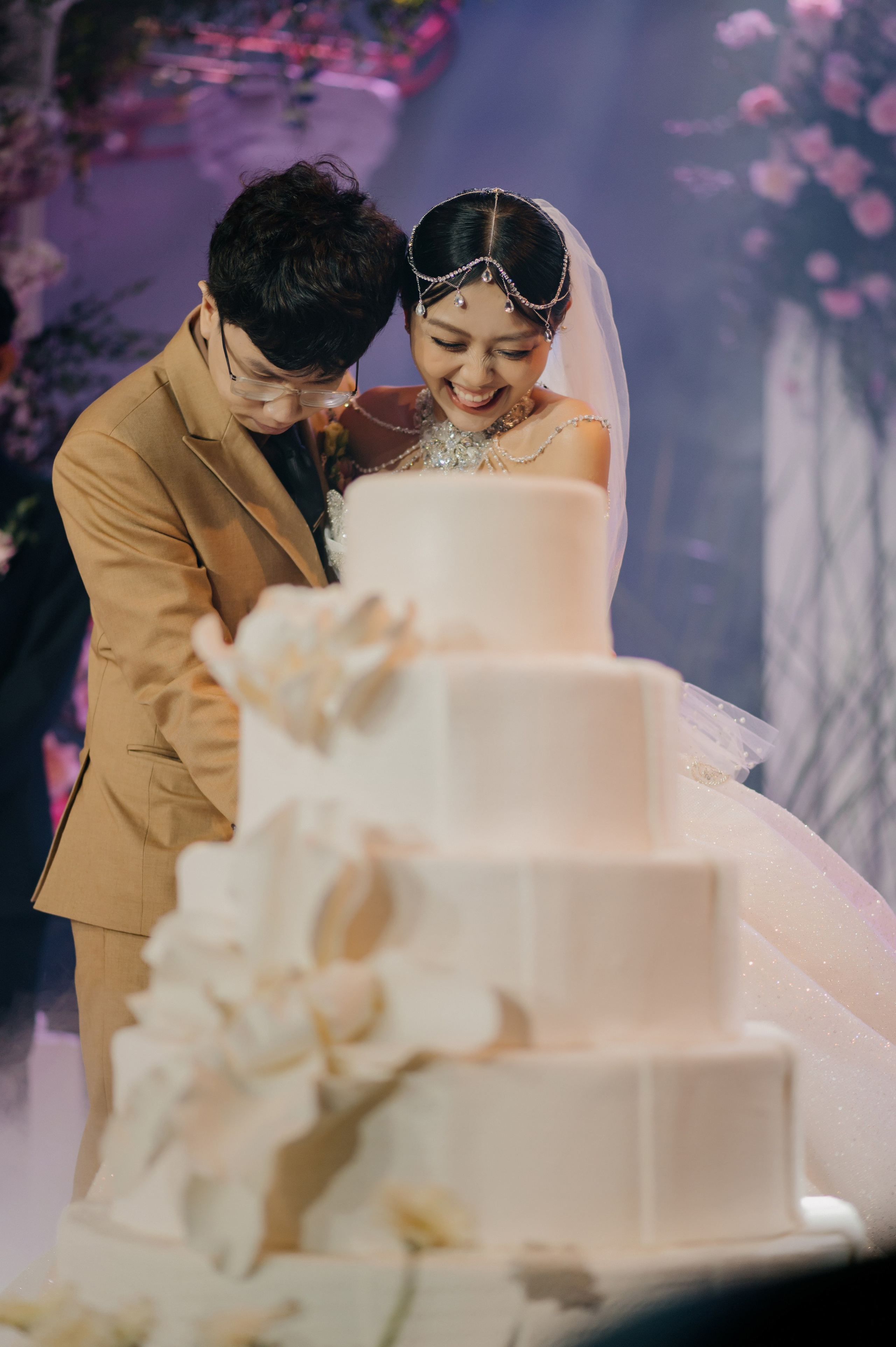 KHANG & QUYEN / Lavela Hotel. Saigon Wedding Present | Art Beyond Moments