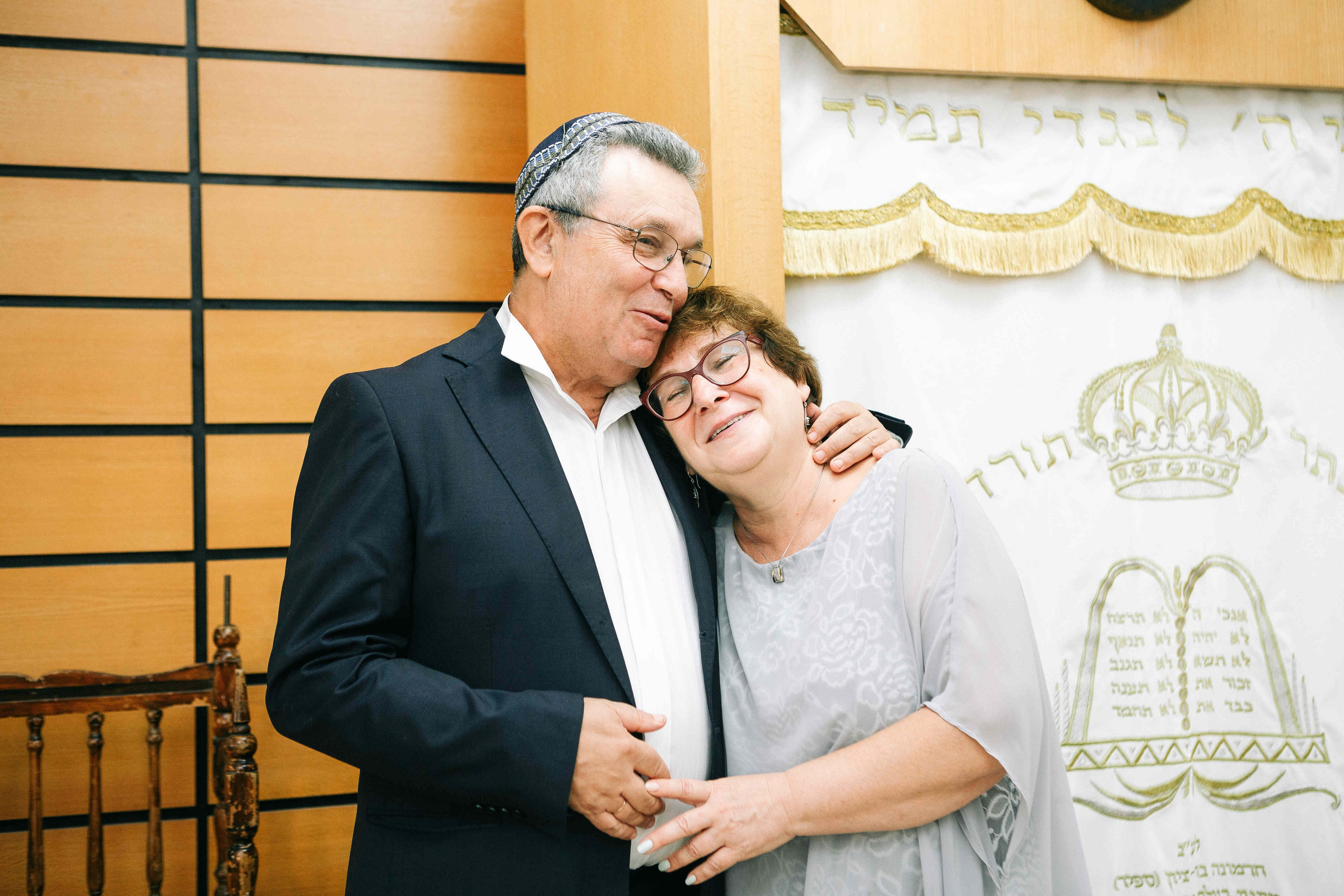 BRITH MILA IN THE SMALL SYNAGOGUE. PHOTOGRAPHER IN ISRAEL