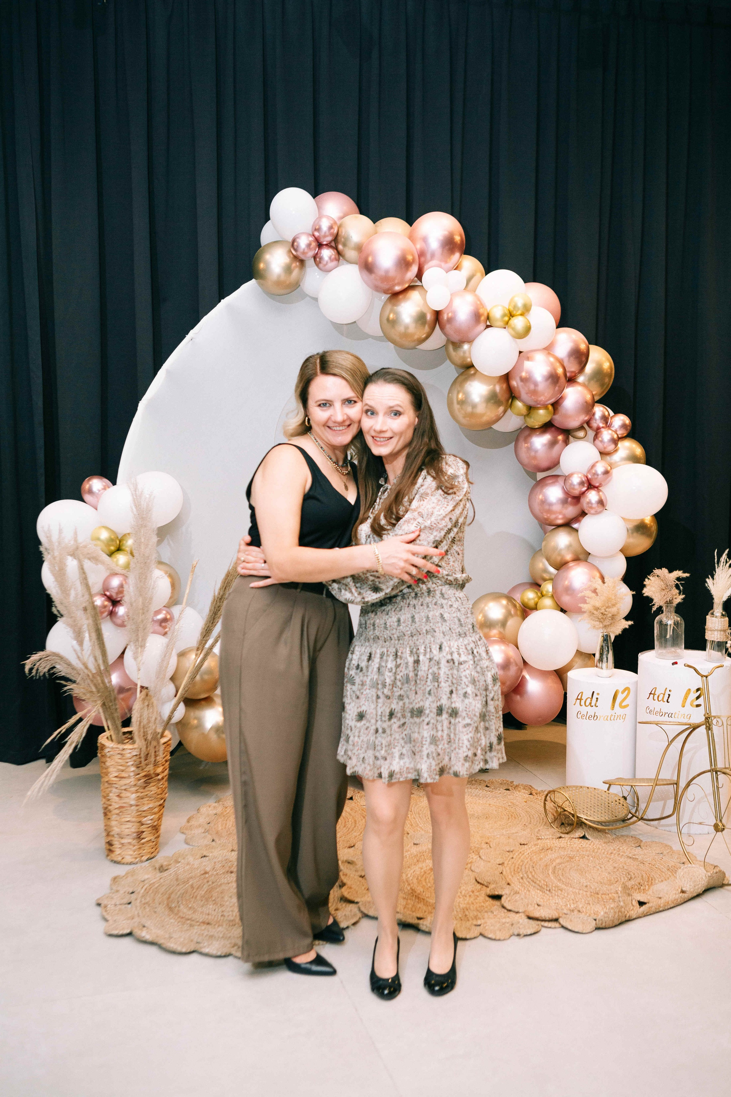 PARTY WITH FRIENDS. Https://shi-photo.com/