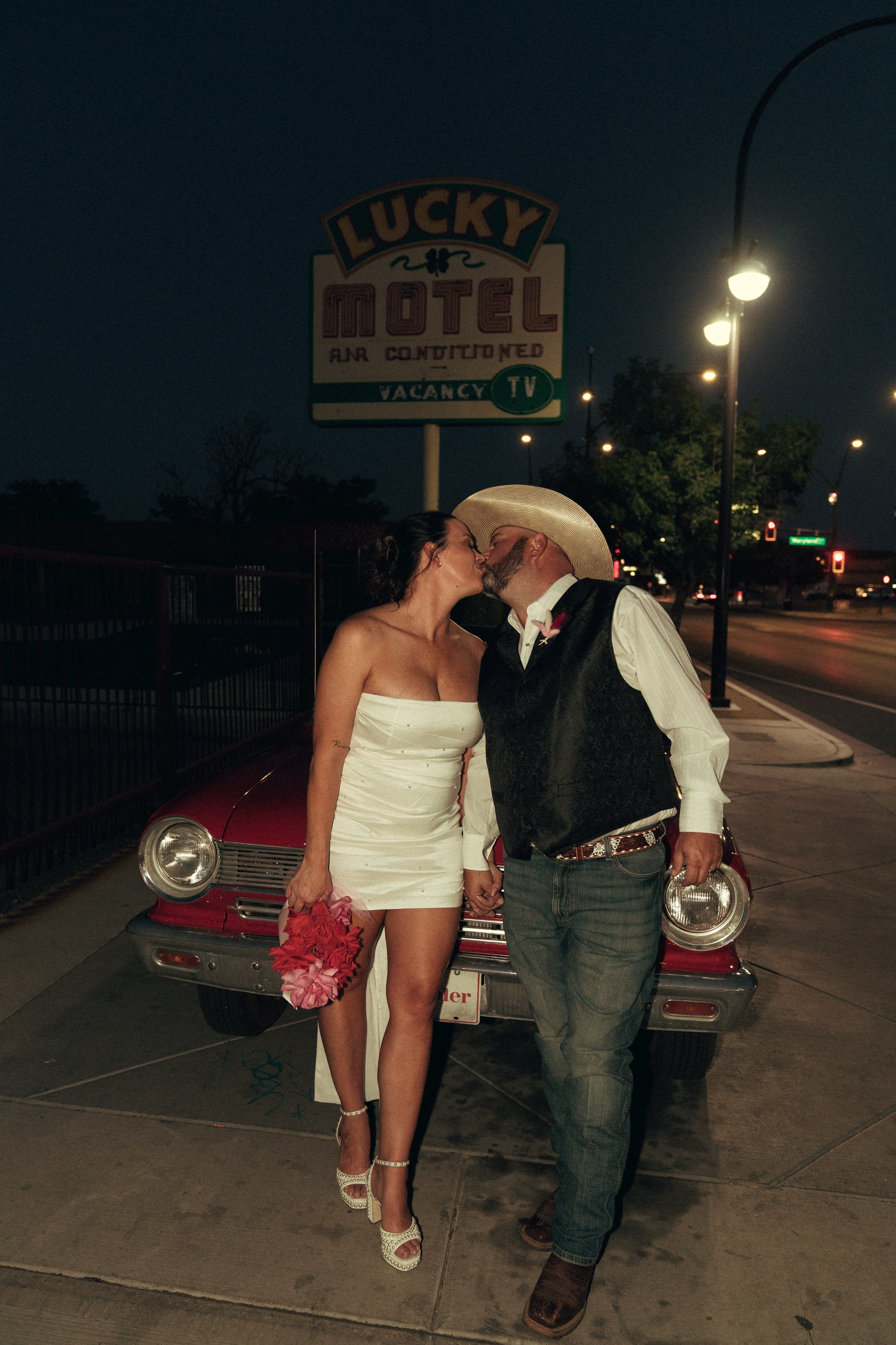 Jaye&Richie. Wedding & elopement photographer Viktoriya Kravtsov. Las Vegas