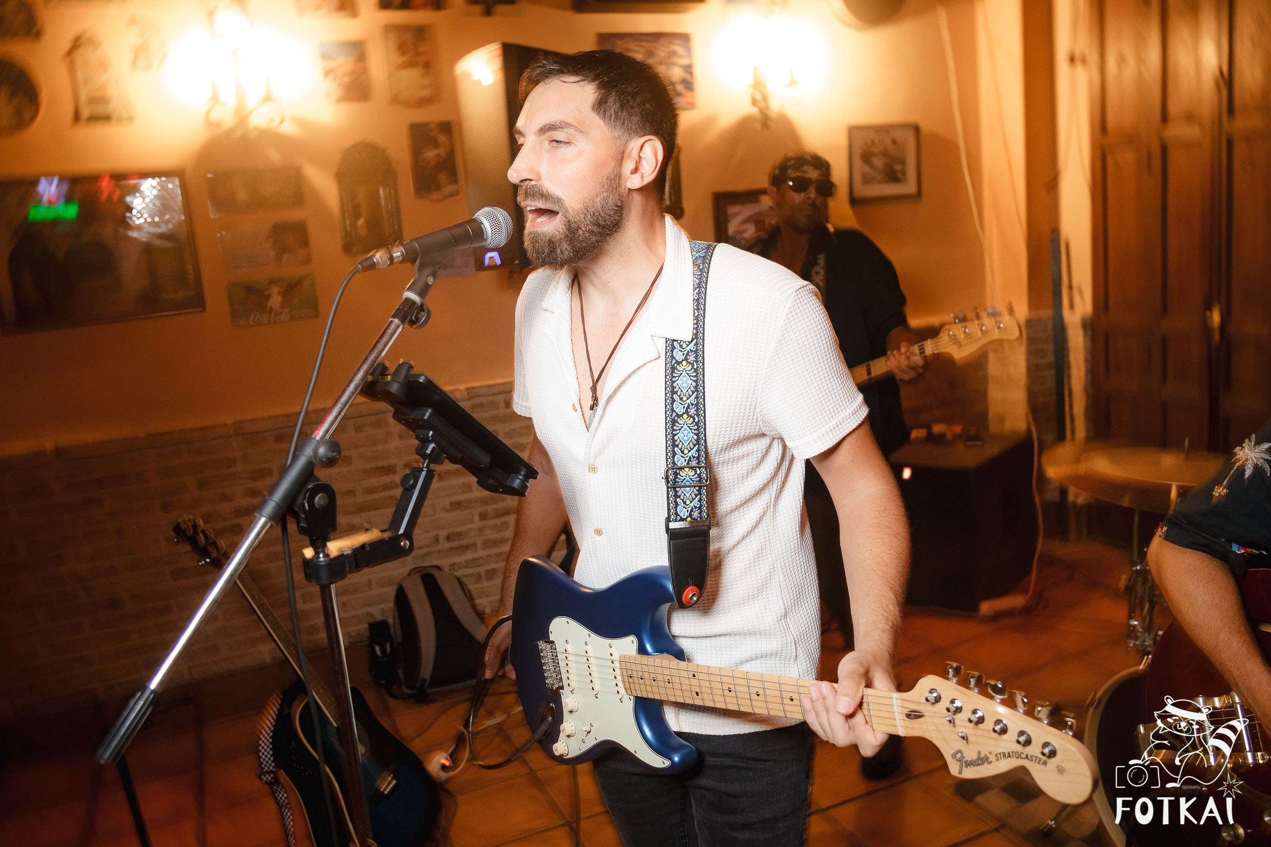 Stones of the Coast en Café Aljibe Rojales: Reportaje fotográfico 30.08.25 | FOTKAI