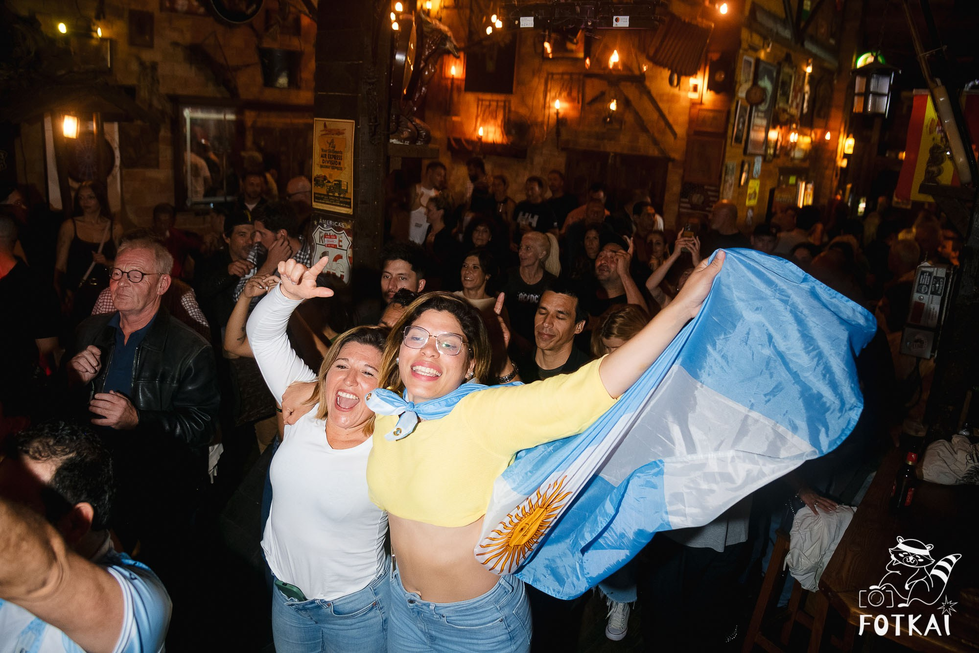 Los Ekilibristas de la Cuerda Floja — Фото с концерта в Торревьехе, 2026 | FOTKAI