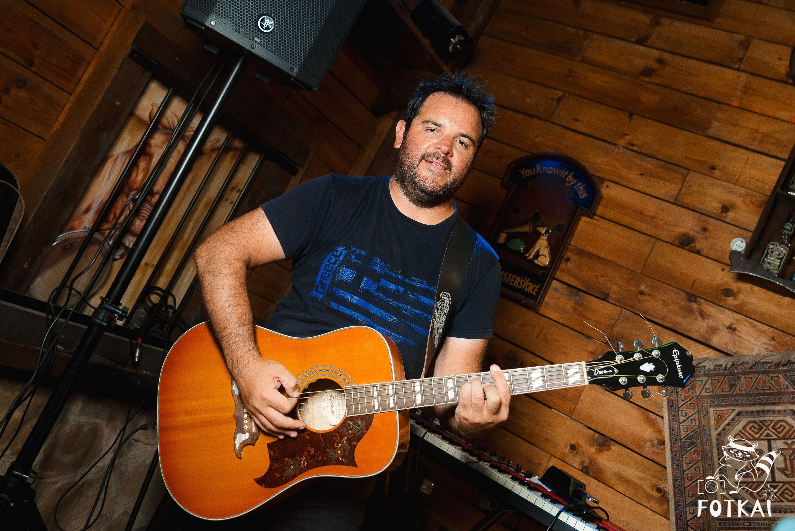 Reportaje fotográfico de FOTKAI | Get Back en El Paso Bar | Torrevieja, España, 12 de julio de 2025