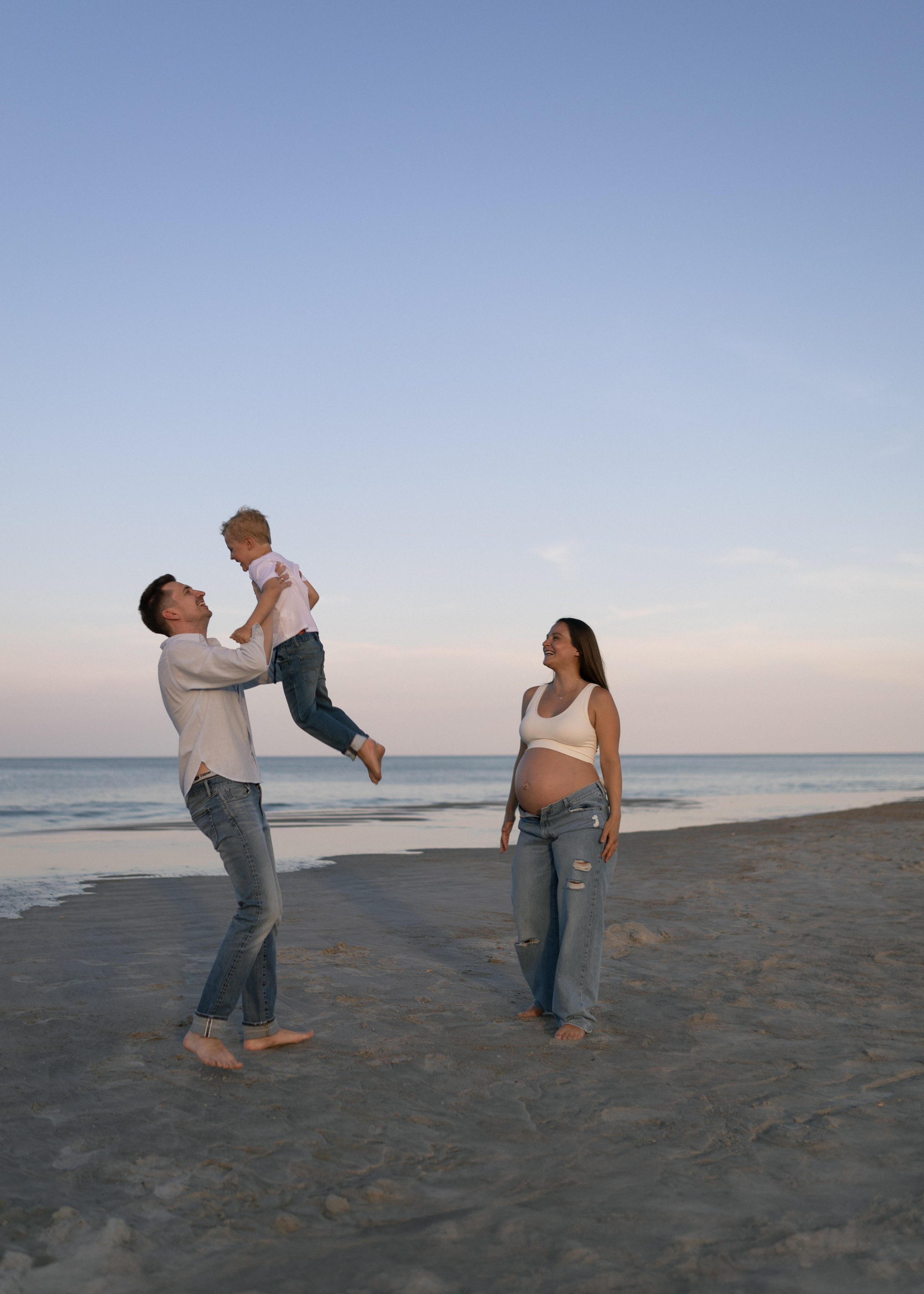 T + A Maternity at the Beach. Portrait and couples photographer in Florida, Valeriia Honcharova