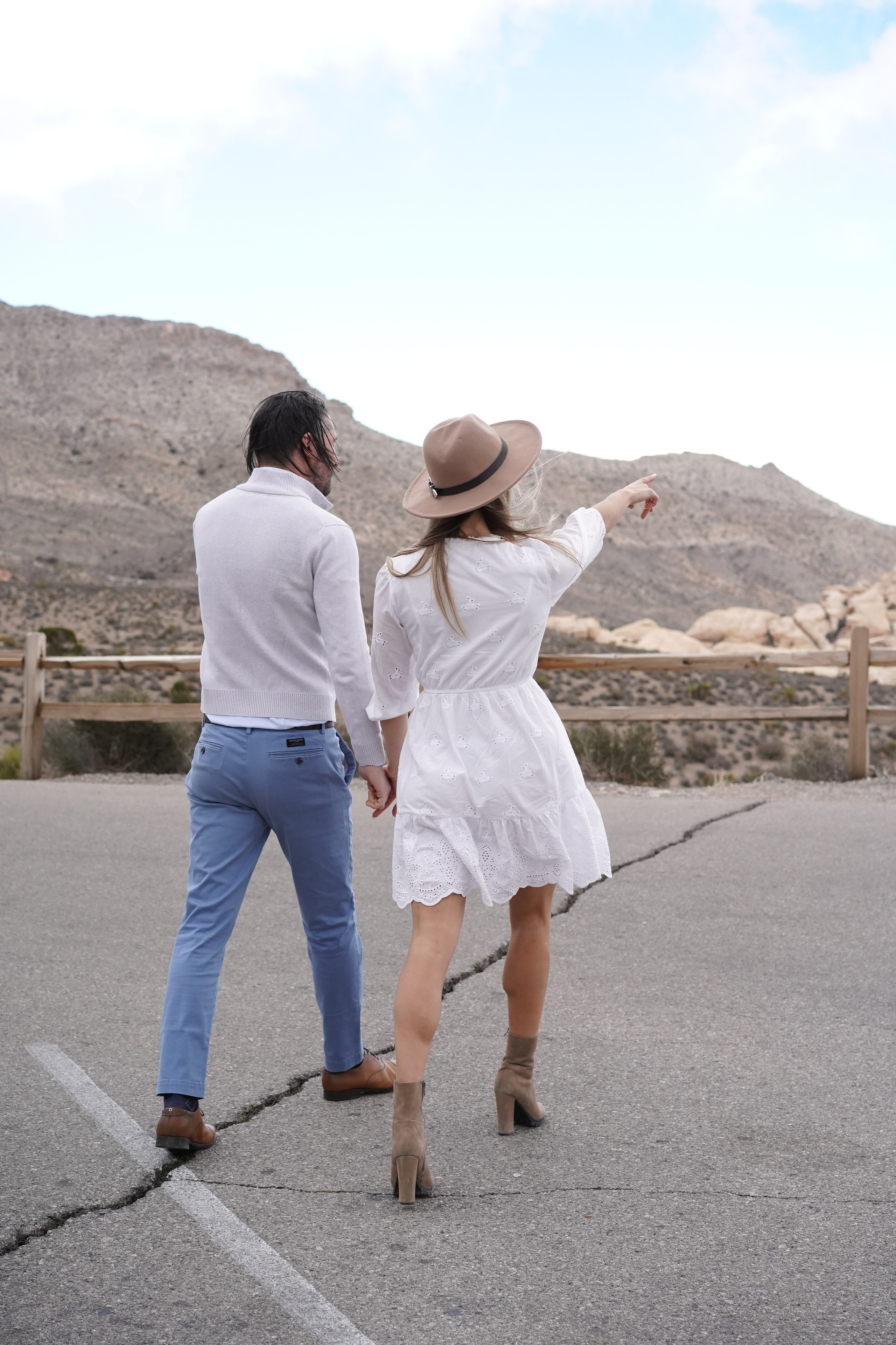 Love story photoshoot. Engagement photoshoot. Couple photoshoot. Malibu. Family photoshoot, Get away photoshoot in California. Beautiful love story photoshoot.