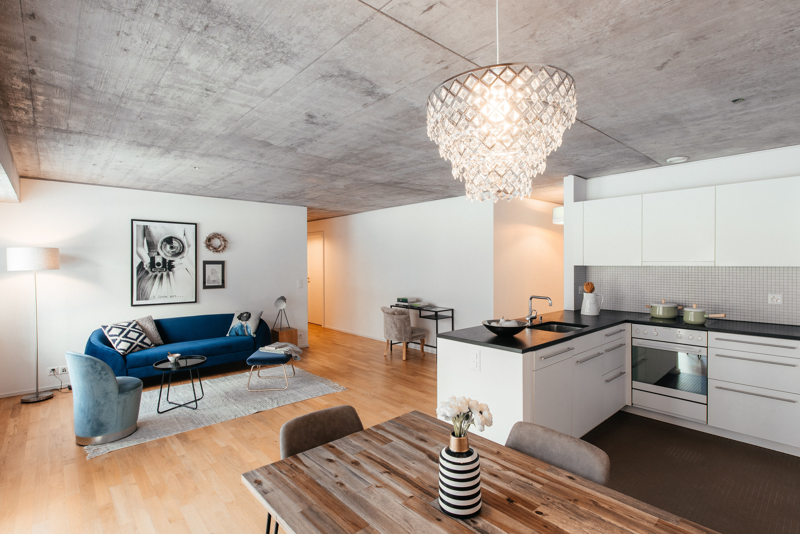 Wohnung, WINDISCH, AARGAU. Hallo! Ich bin Elena und arbeite als Immobilienfotografin