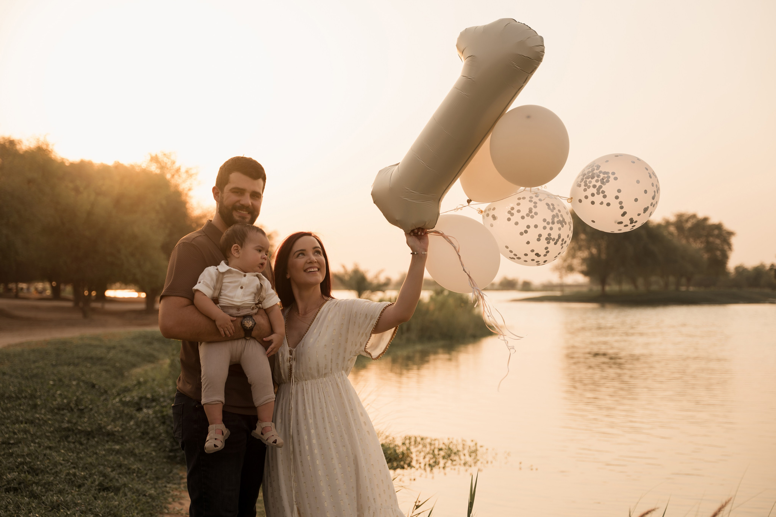 Cake by the Lake. Angela Iakovleva — Family Photographer in Dubai