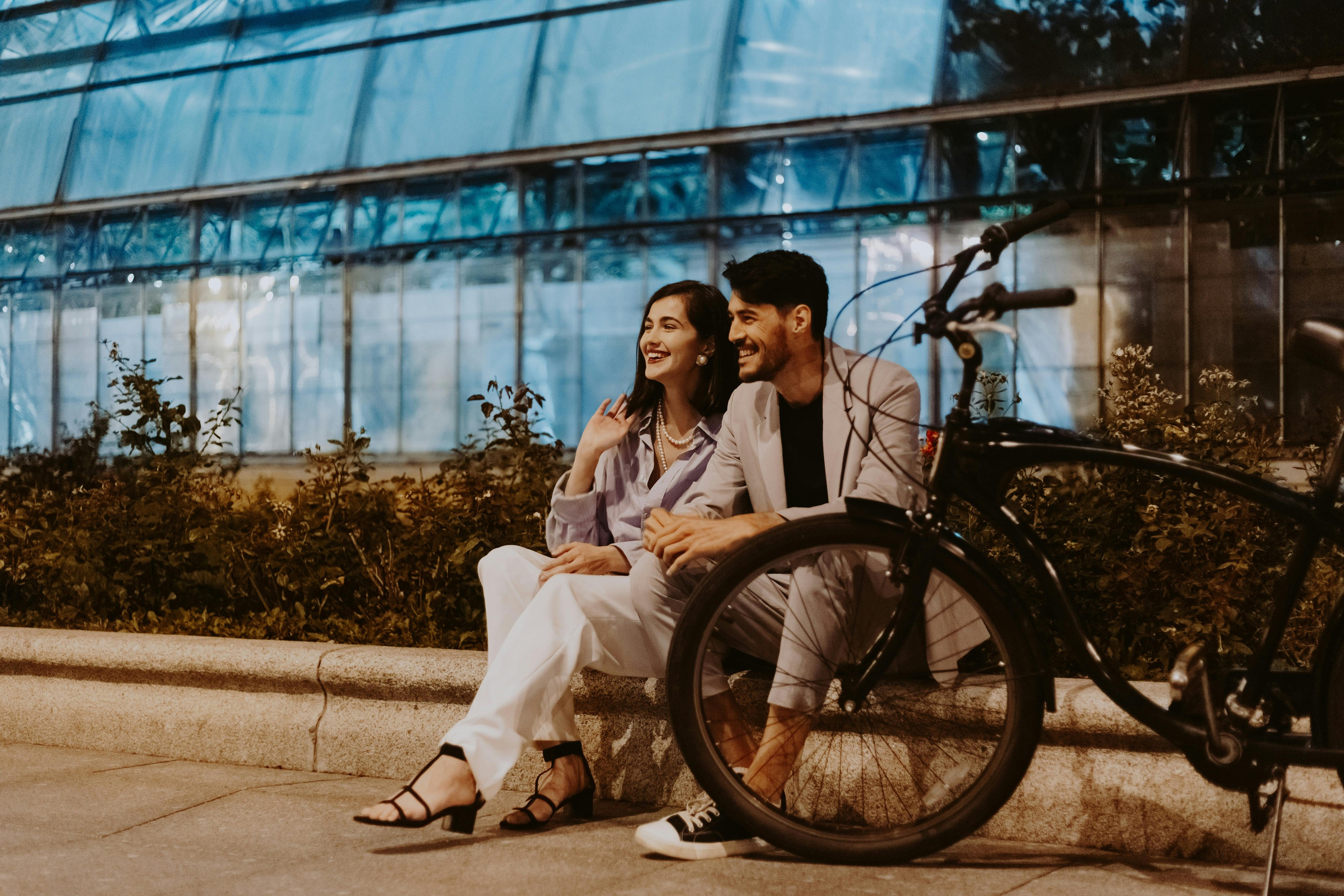 Noah & Lily: romantic city photowalk. Alice Bell — Wedding photographer in New York