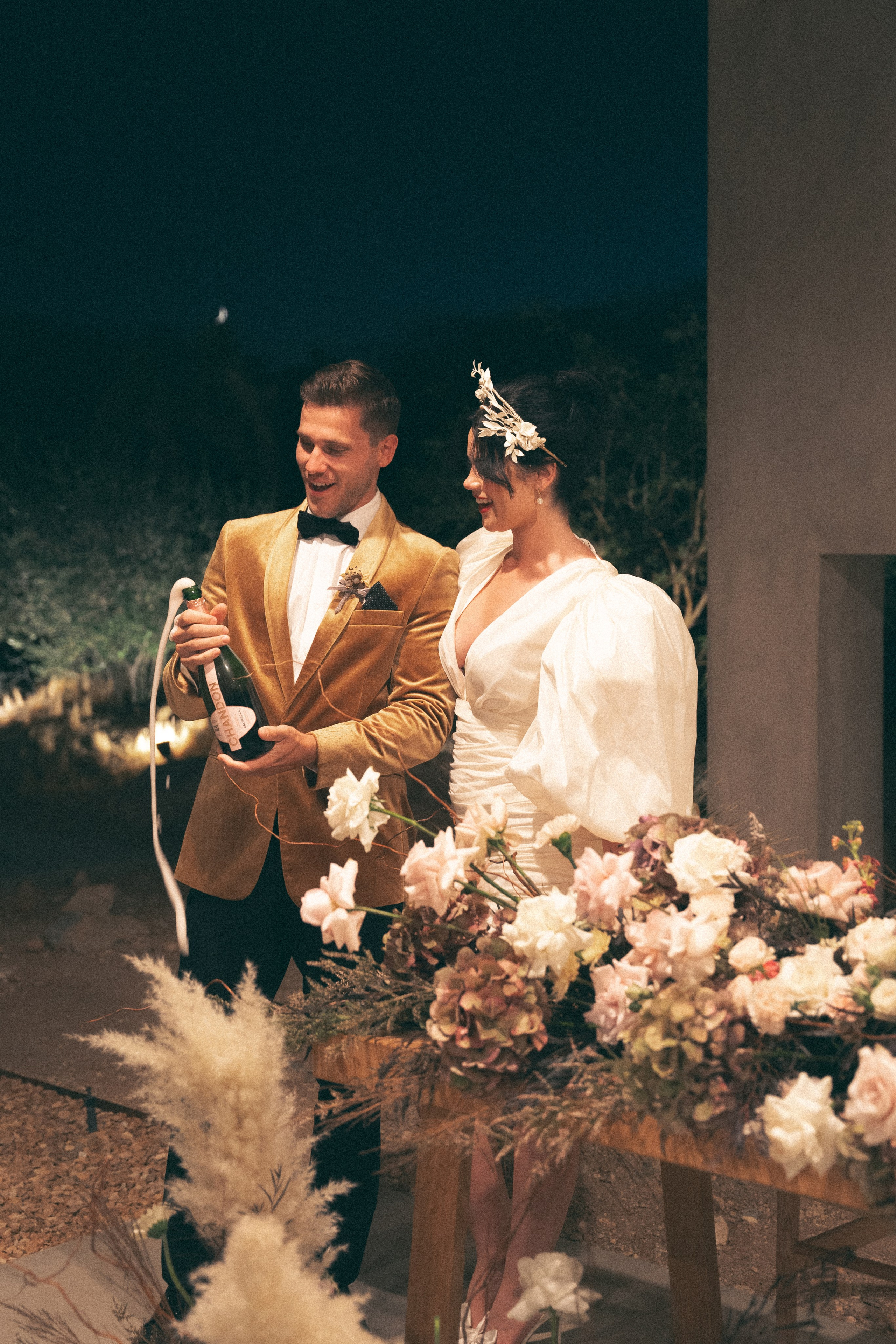 Joshua Tree wedding. Joshua tree elopement. Wedding for 2. Wedding photographer Joshua Tree. Elopement photographer in Joshua Tree. Couples photographer in Joshua Tree. Elopement in Joshua Tree