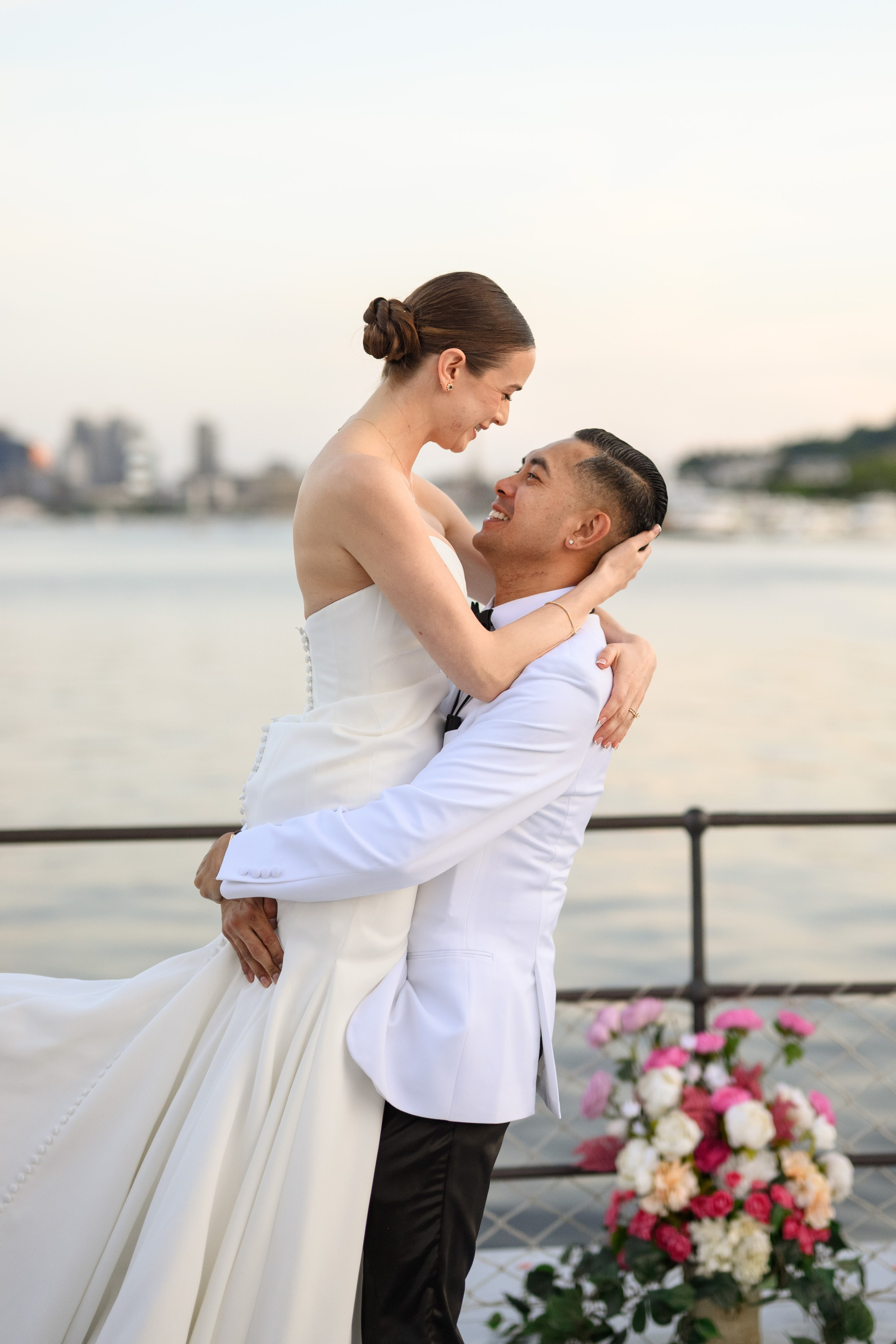 Kevin & Katie. Wedding & portrait photography in the Seattle Area. Helen Michelle photographer