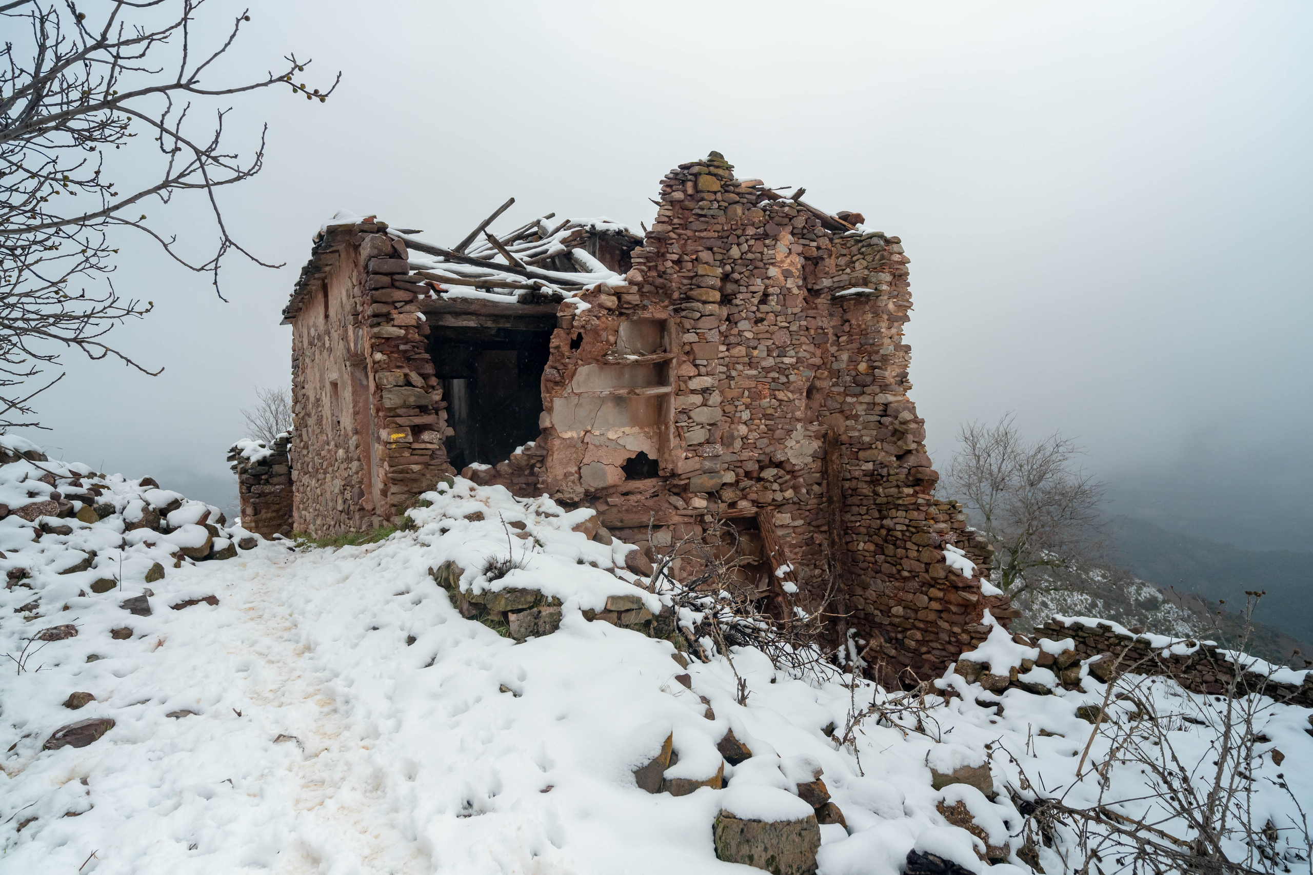 Pueblo abandonado de Montsor nevado. Alba del Norte Studio