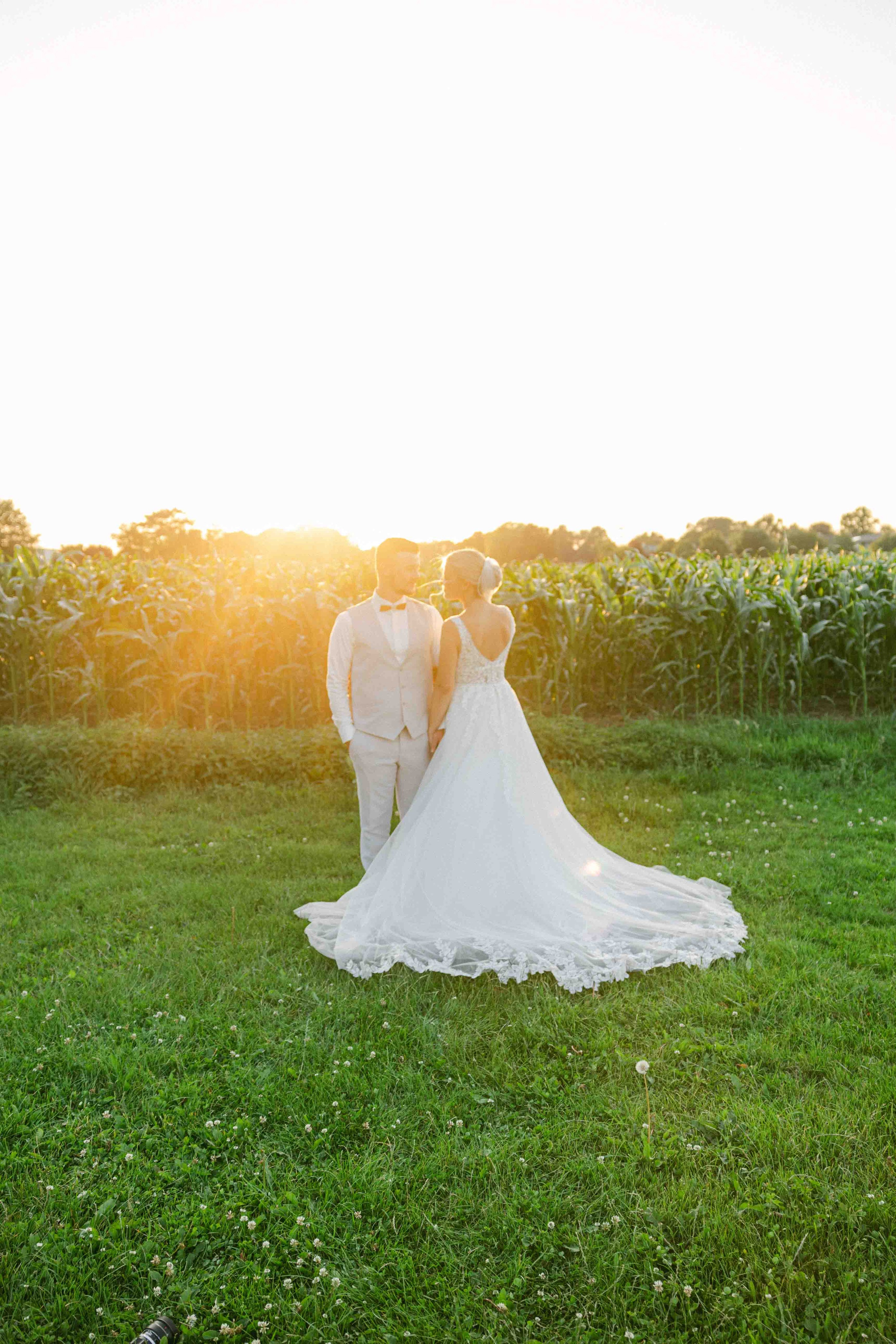 sonnenuntergang fotoshooting bei hochzeit im ak happiness 