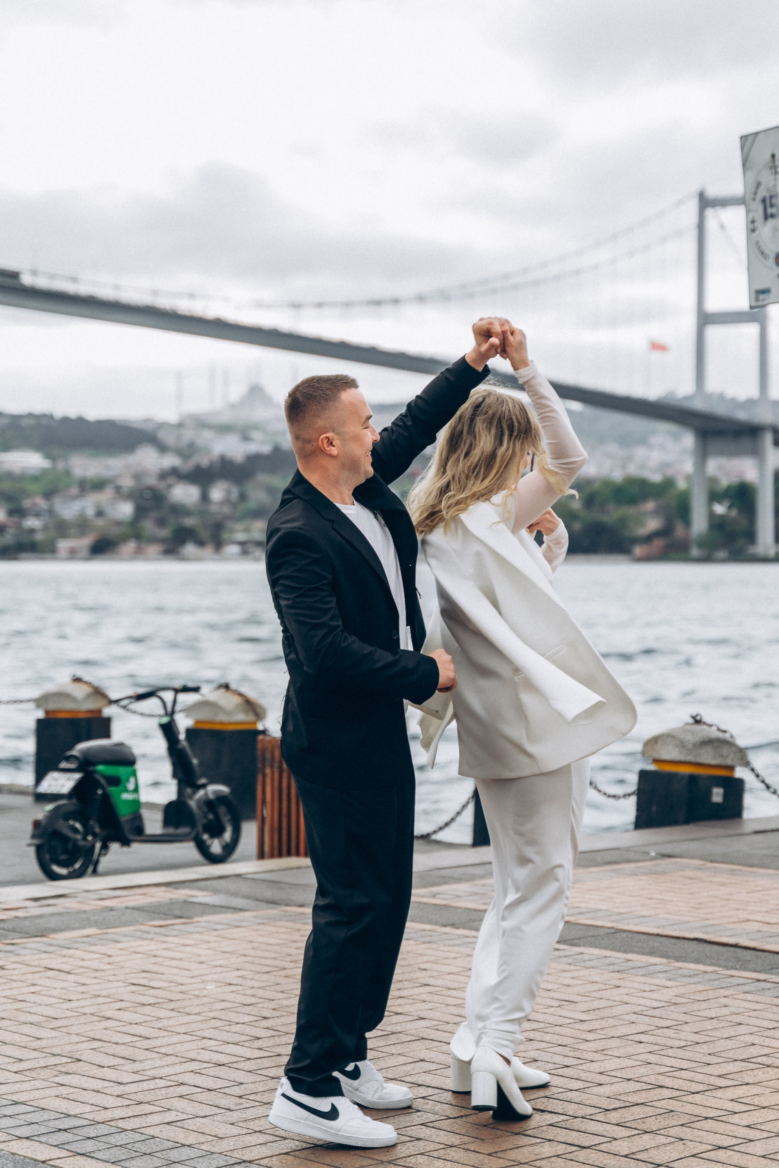 Лайфстайл фотограф в Стамбуле Анатолий. Фотосессии на крышах с чайками