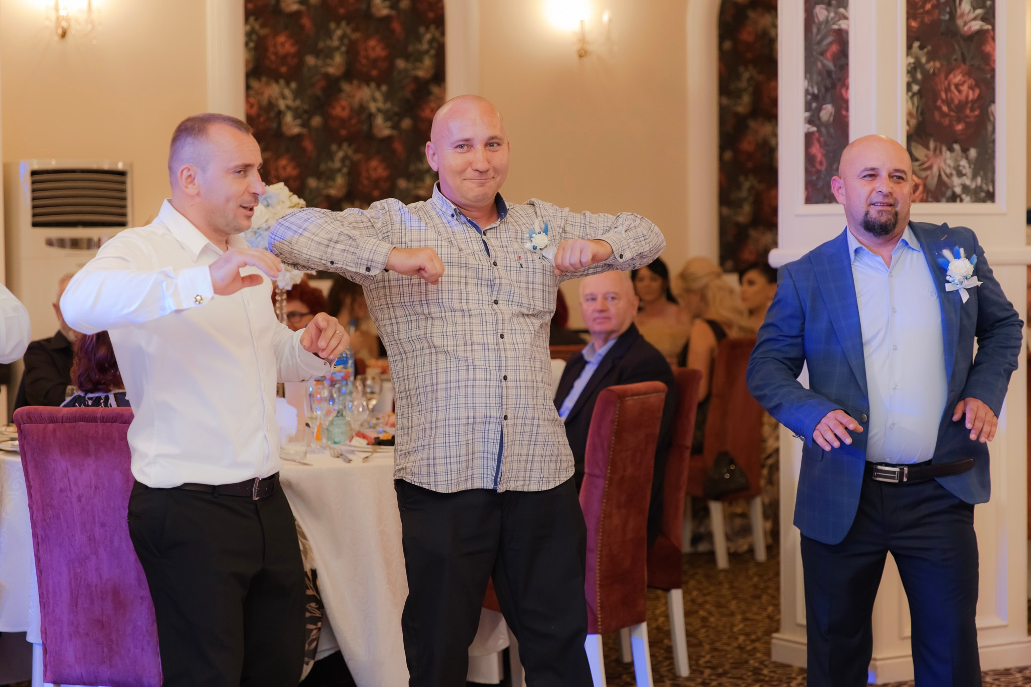 Mihai & Oana. Servicii foto-video profesionale, pentru momente de neuitat