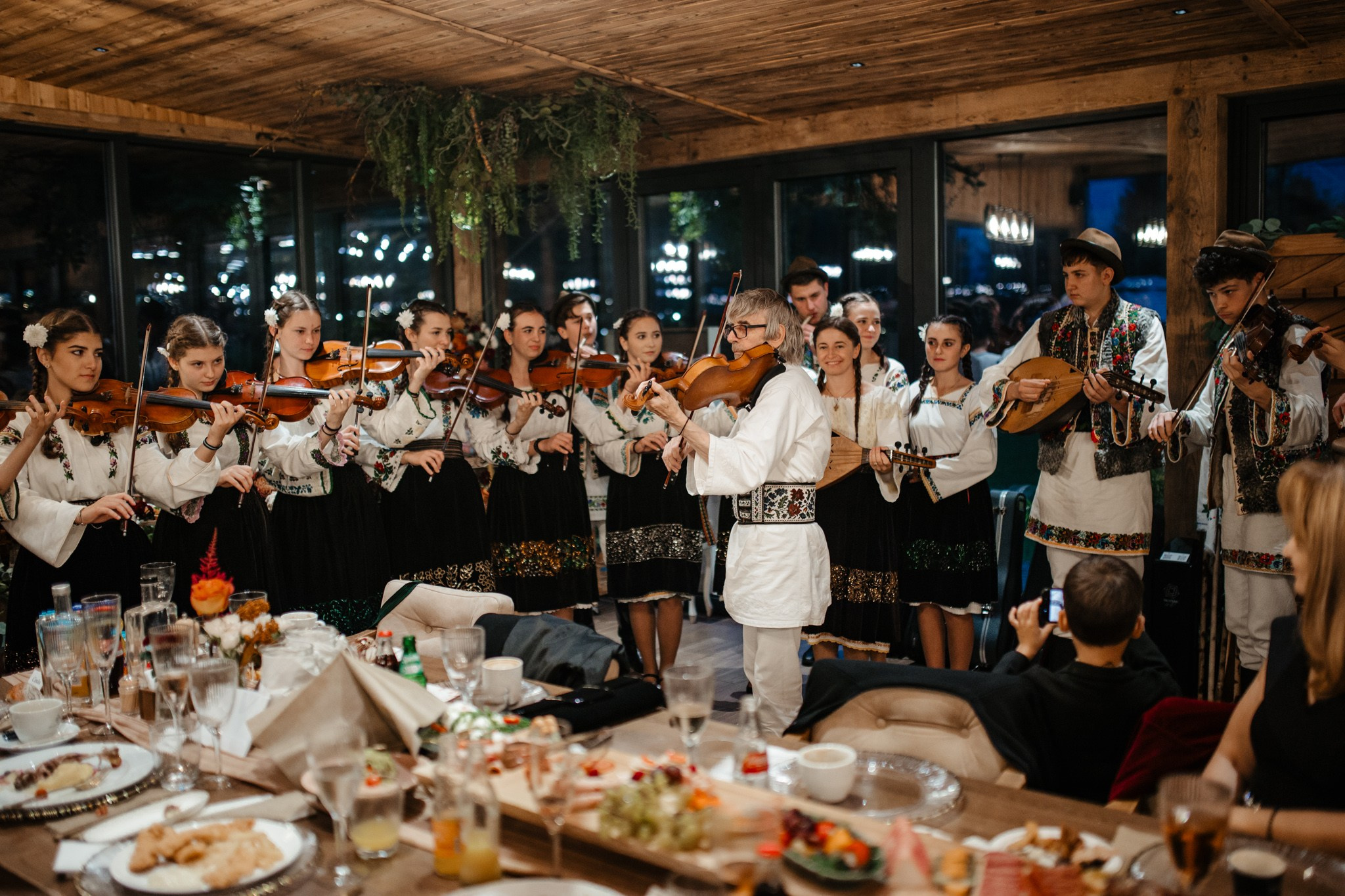 Nunta de Poveste la Sucevița: Cristi și Andreea. Servicii foto-video profesionale, pentru momente de neuitat