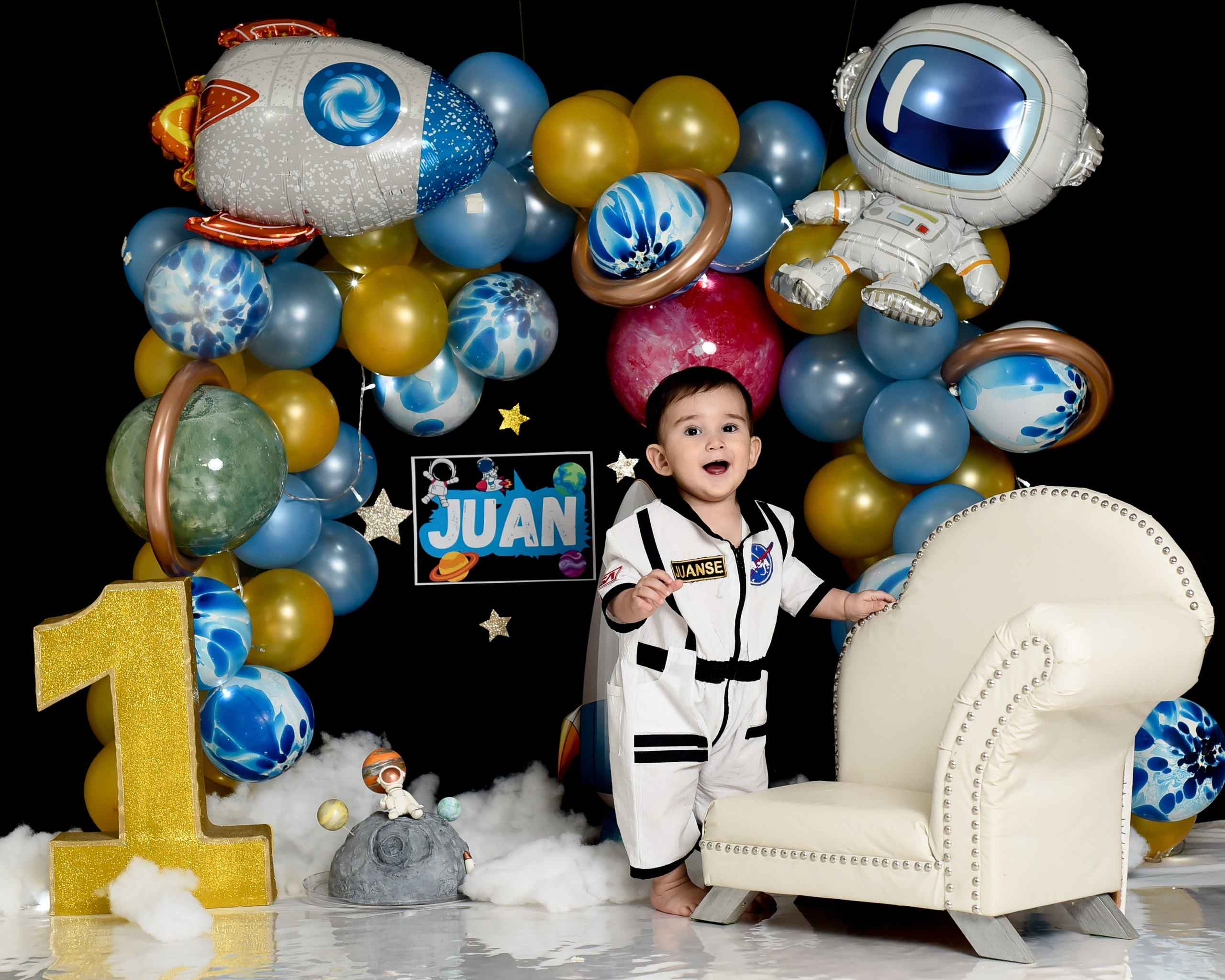 Sesión 1er año de Juan. Temática: Astronauta. Fotografo de casamiento en misiones y fotógrafo de familia  Posadas