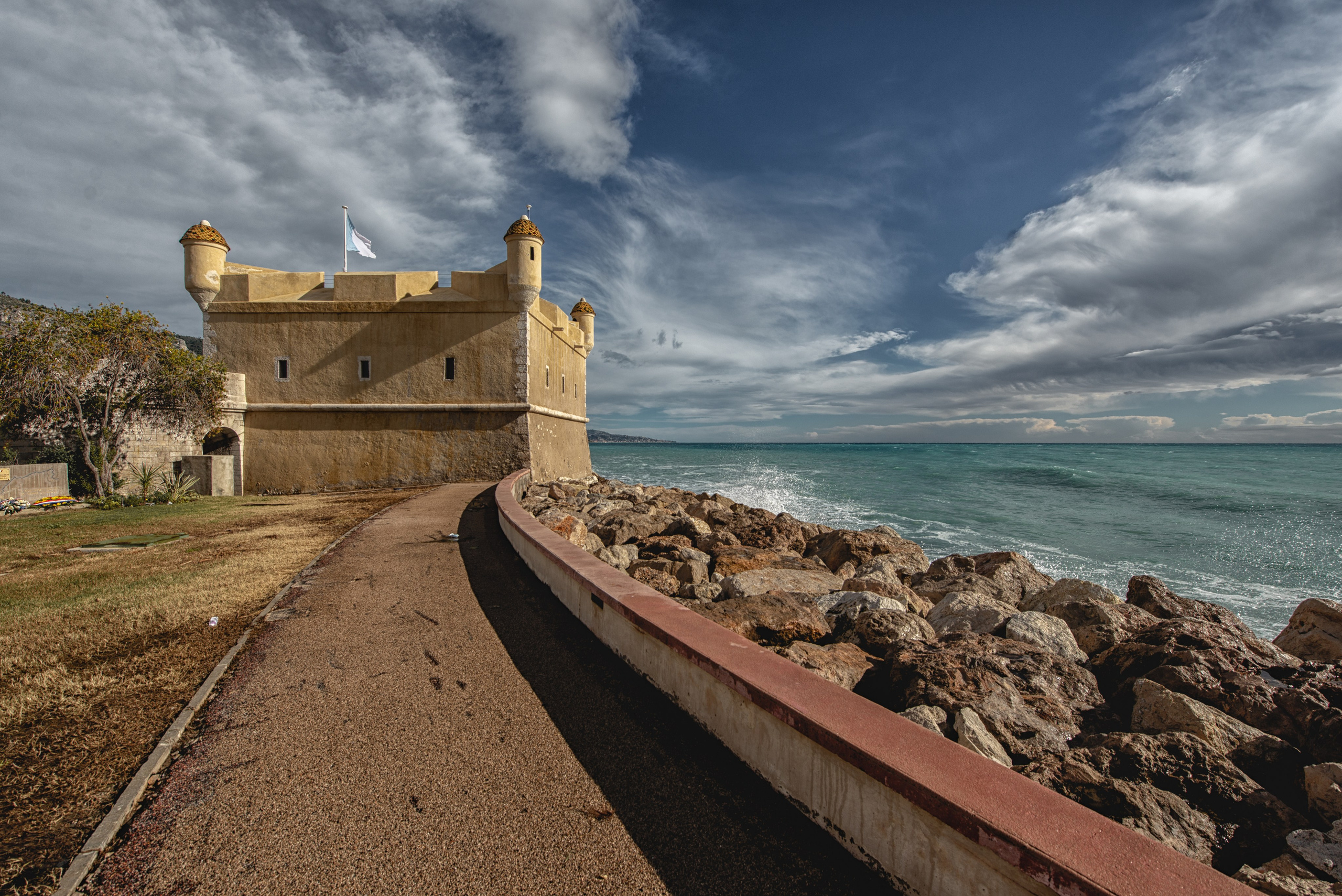 Menton. Photographe sur Cote d’Azur. Portraits de familles, couples, enfants, événements