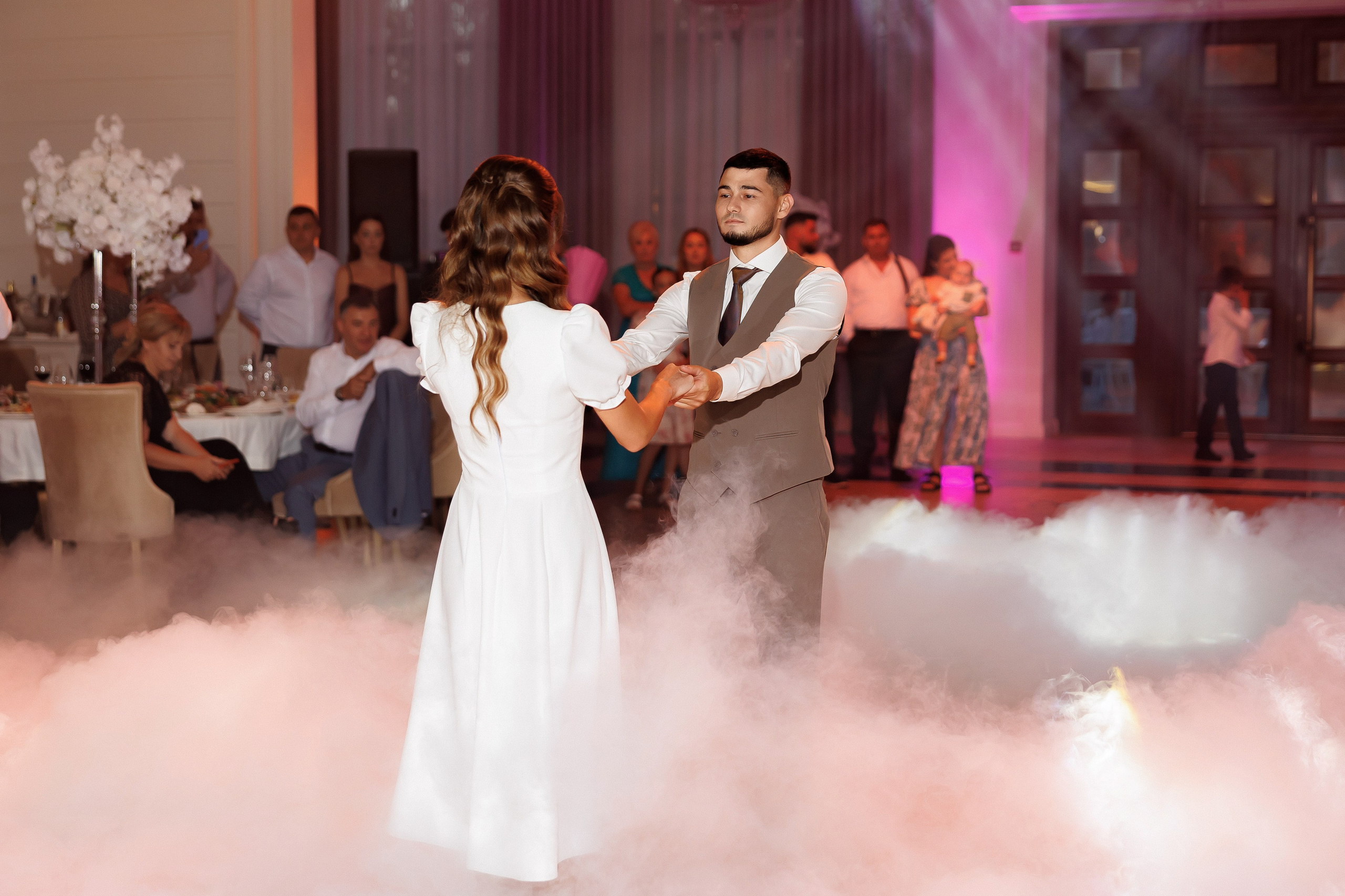 Eugen & Livia — Grand Elysee — Wedding Day. Servicii Foto și Video 067188353