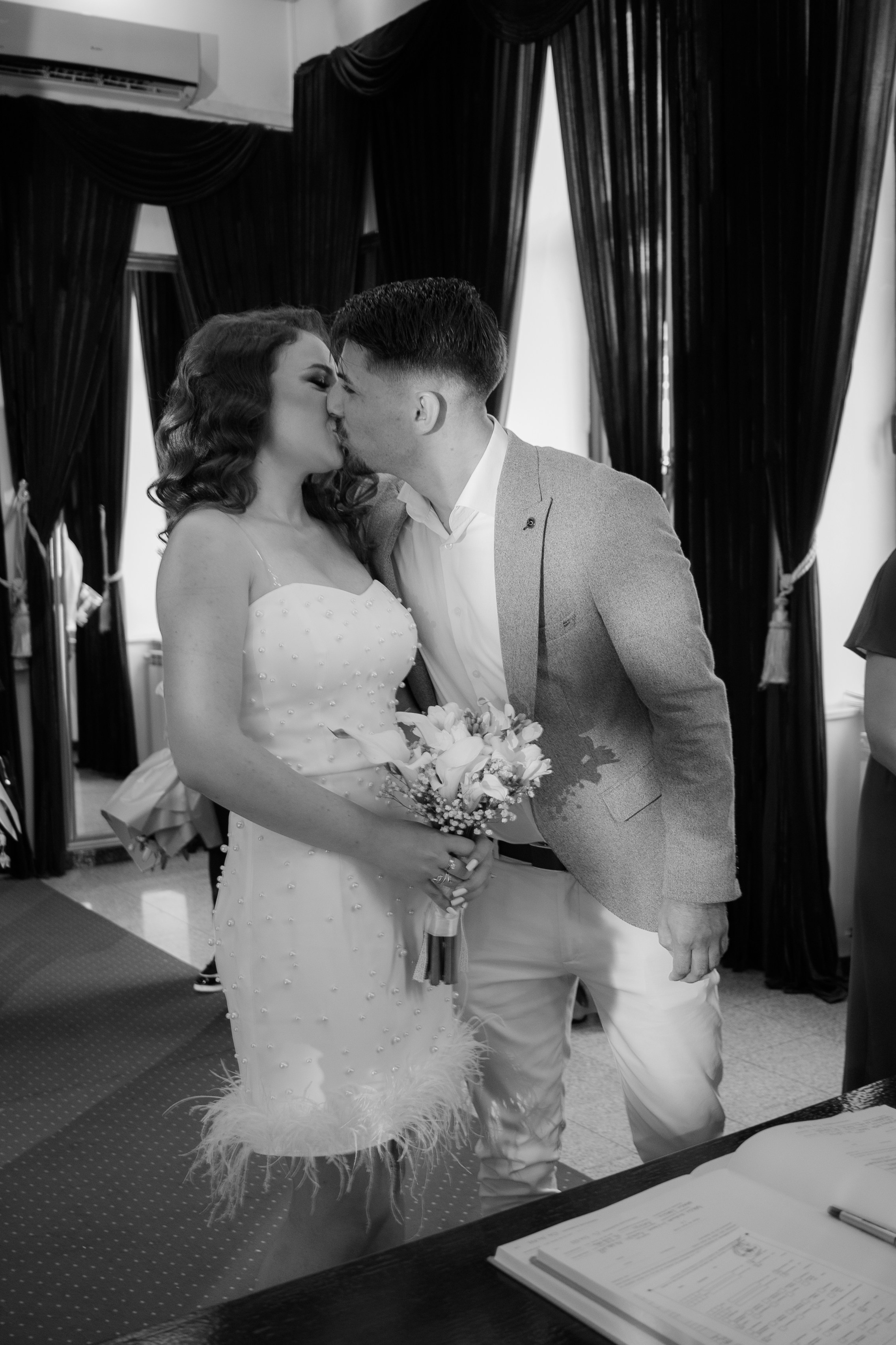 Ana & Mihai. Fotograf si videograf — evenimente si studio