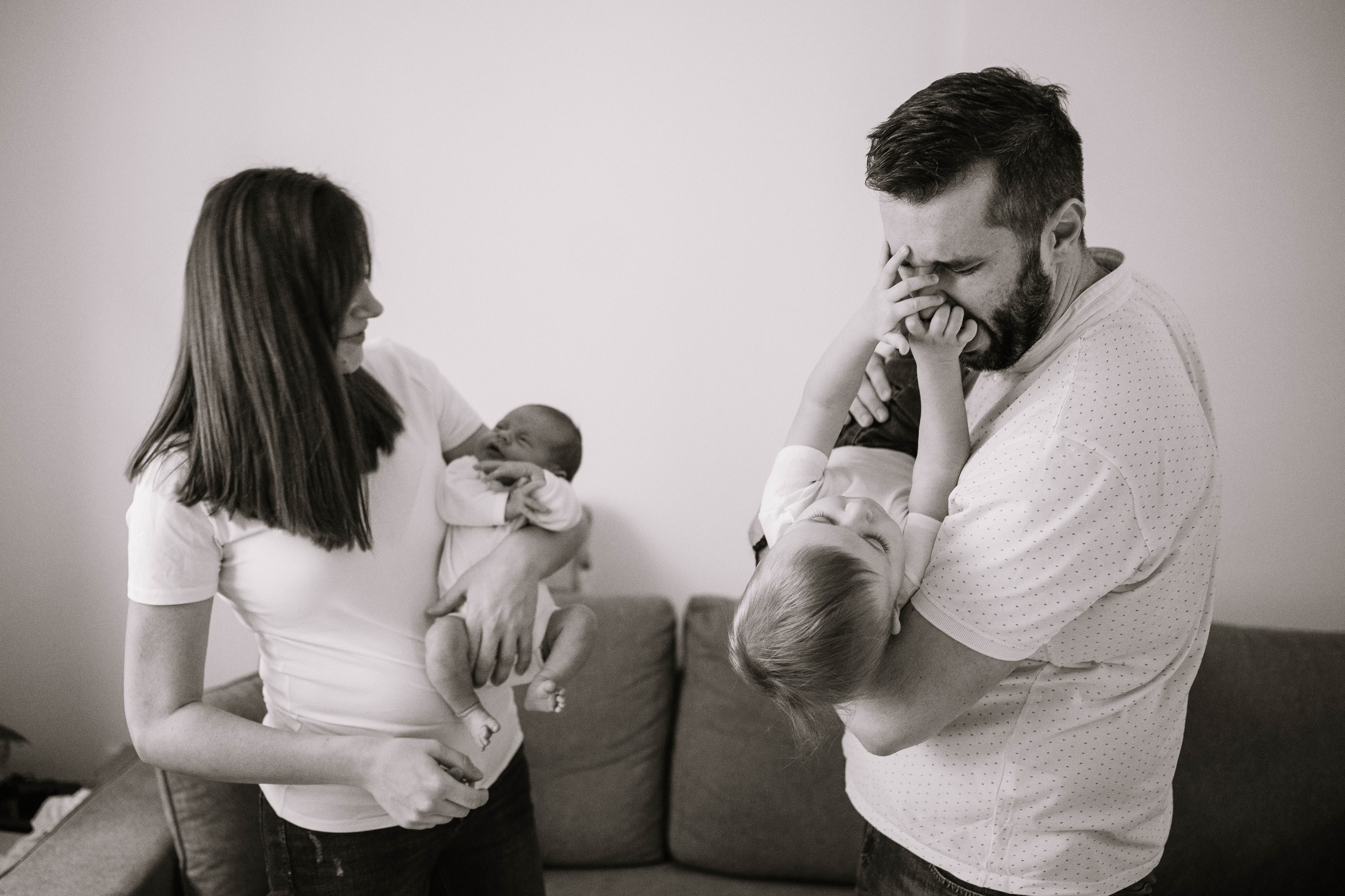 Iva - fotografisanje bebe kod kuće. Dečiji i porodični fotograf