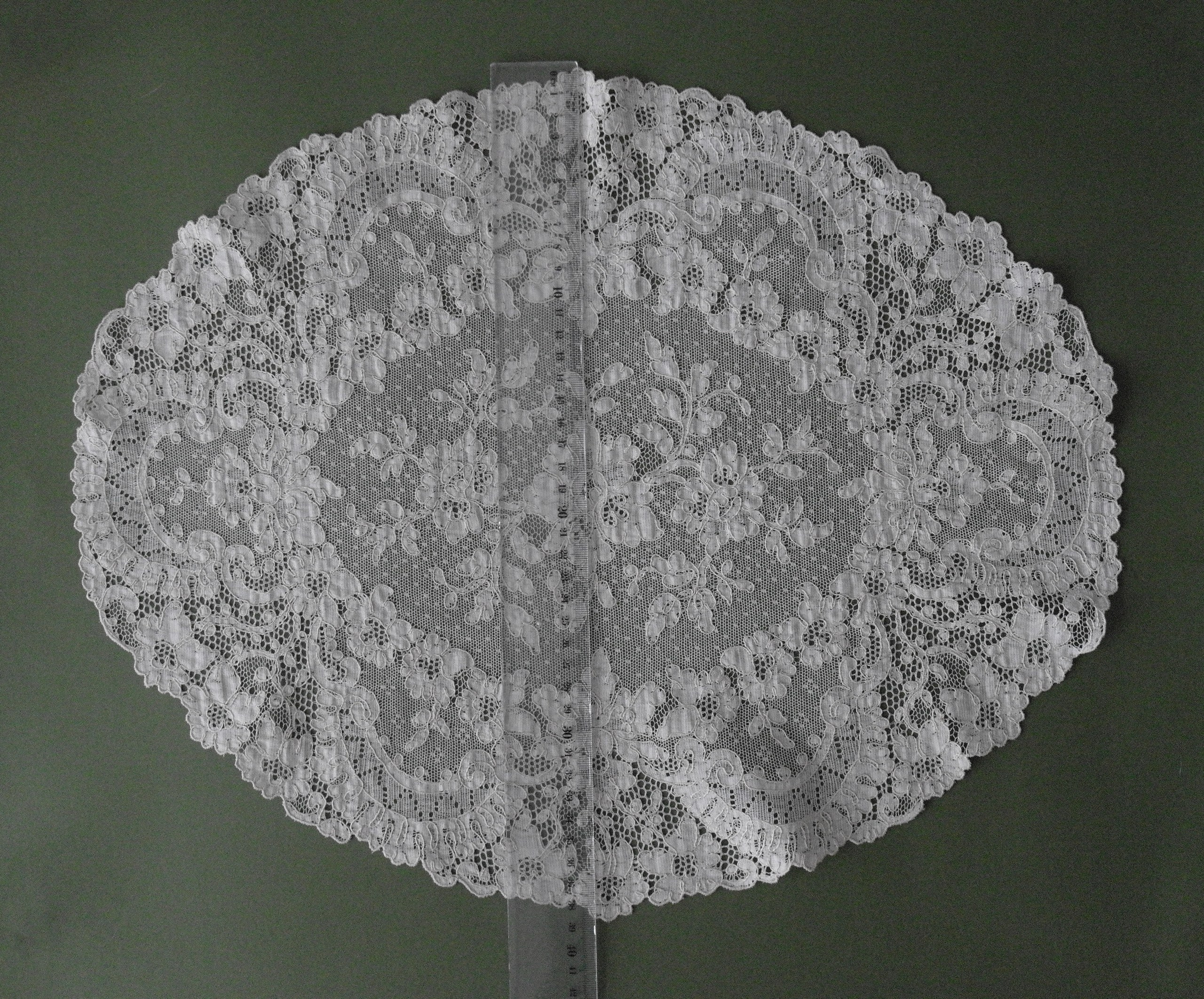 Lace napkins. Современнные и актикварные украшения в Барселоне, Москве и Санкт-Петербурге
