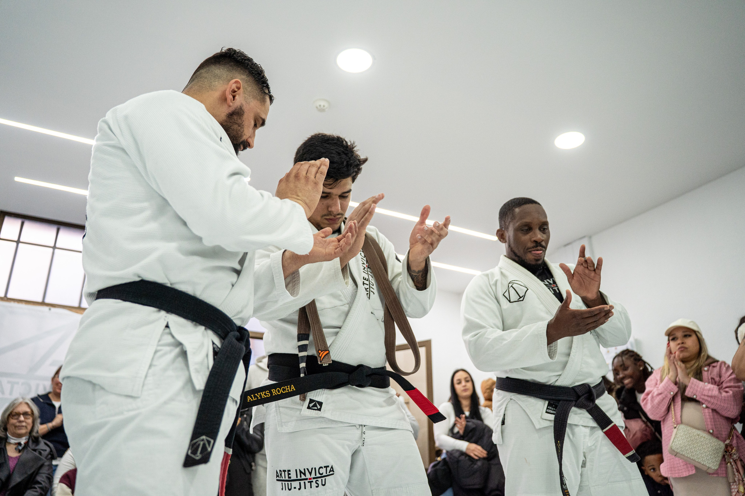 Arte Invicta — Graduação de Faixa. Frames by Giovani Braga