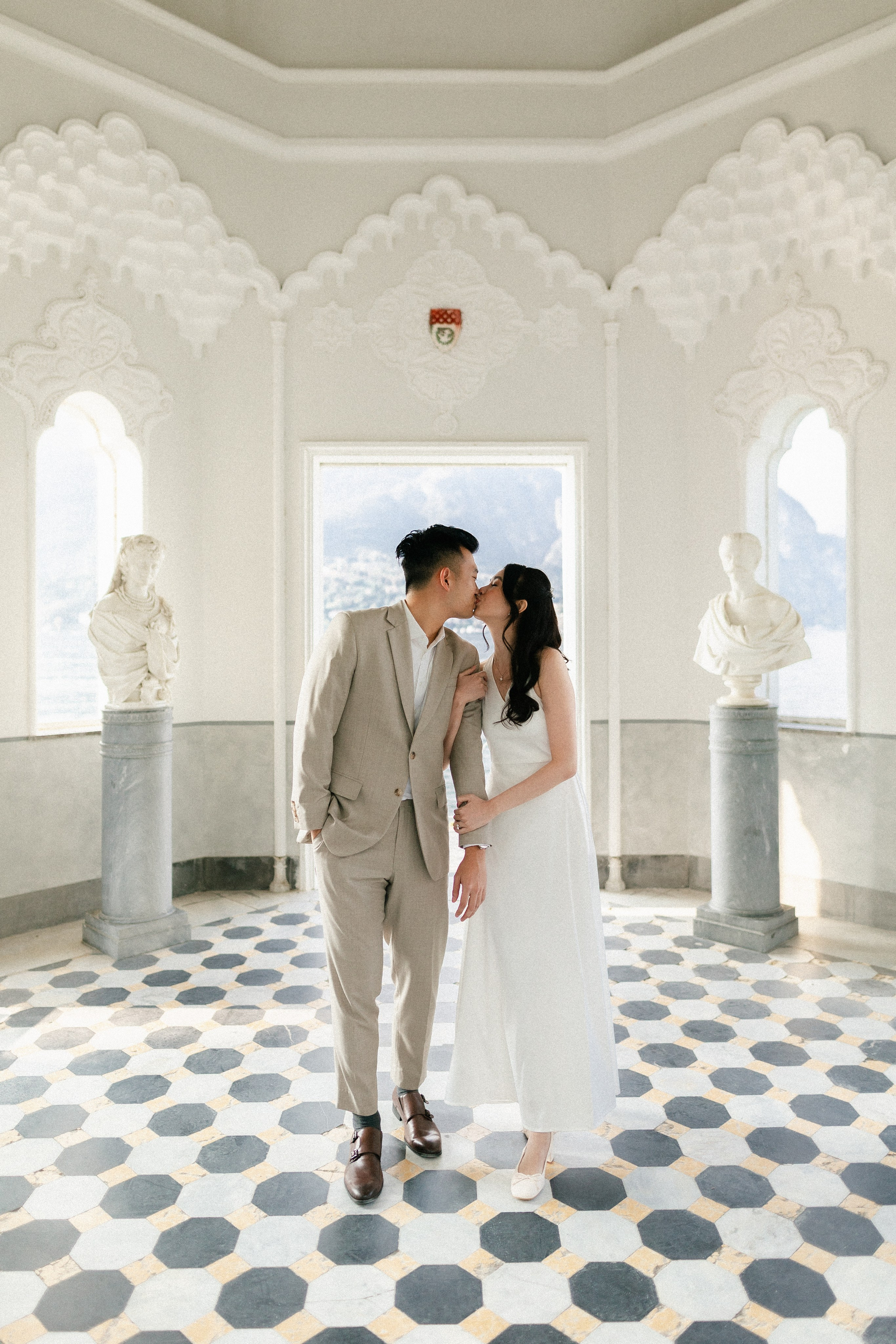 Bride and groom at Villa Melzi on lake como 