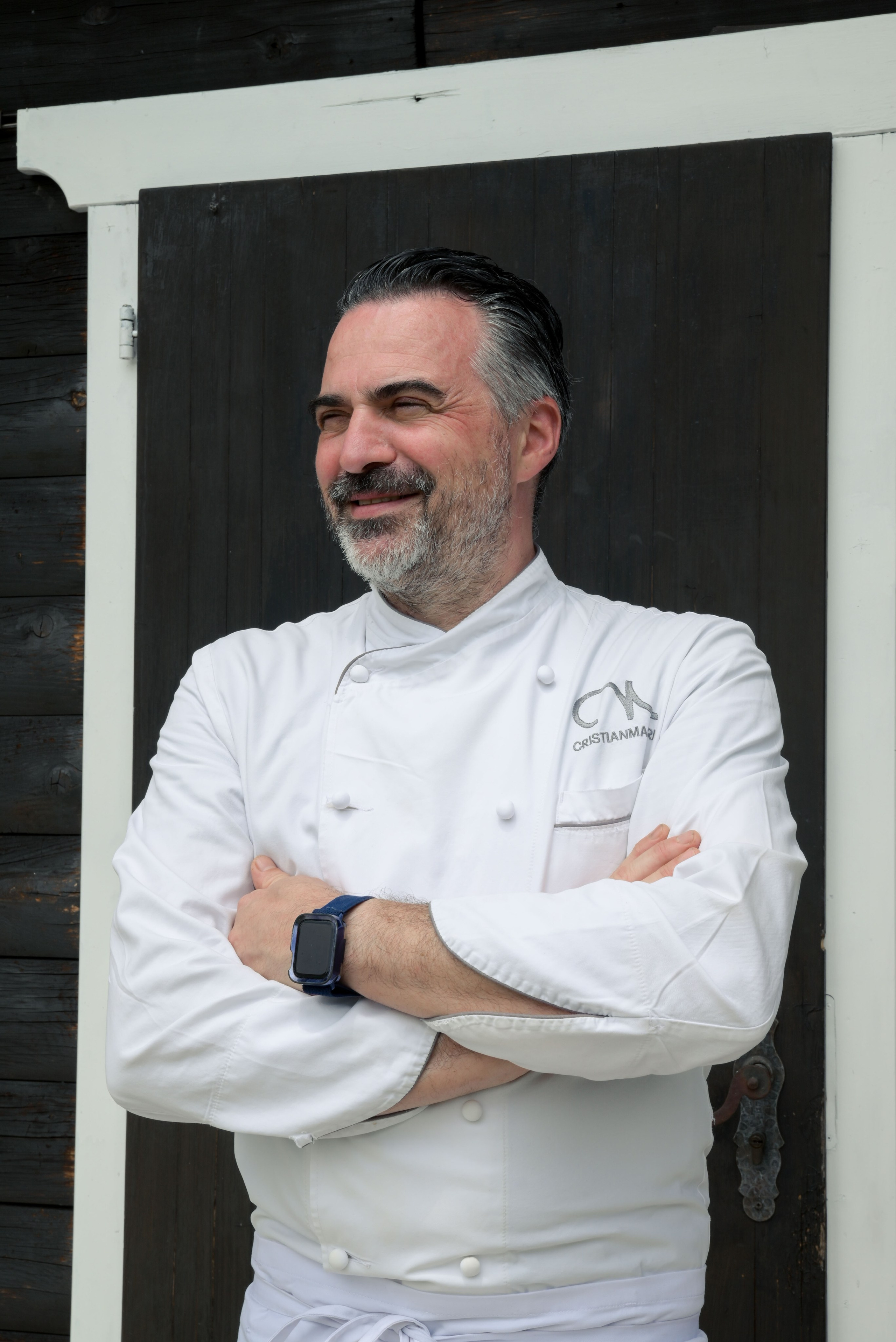 This is the right place to intimate wedding party: Italian kitchen, beautiful place with lake view