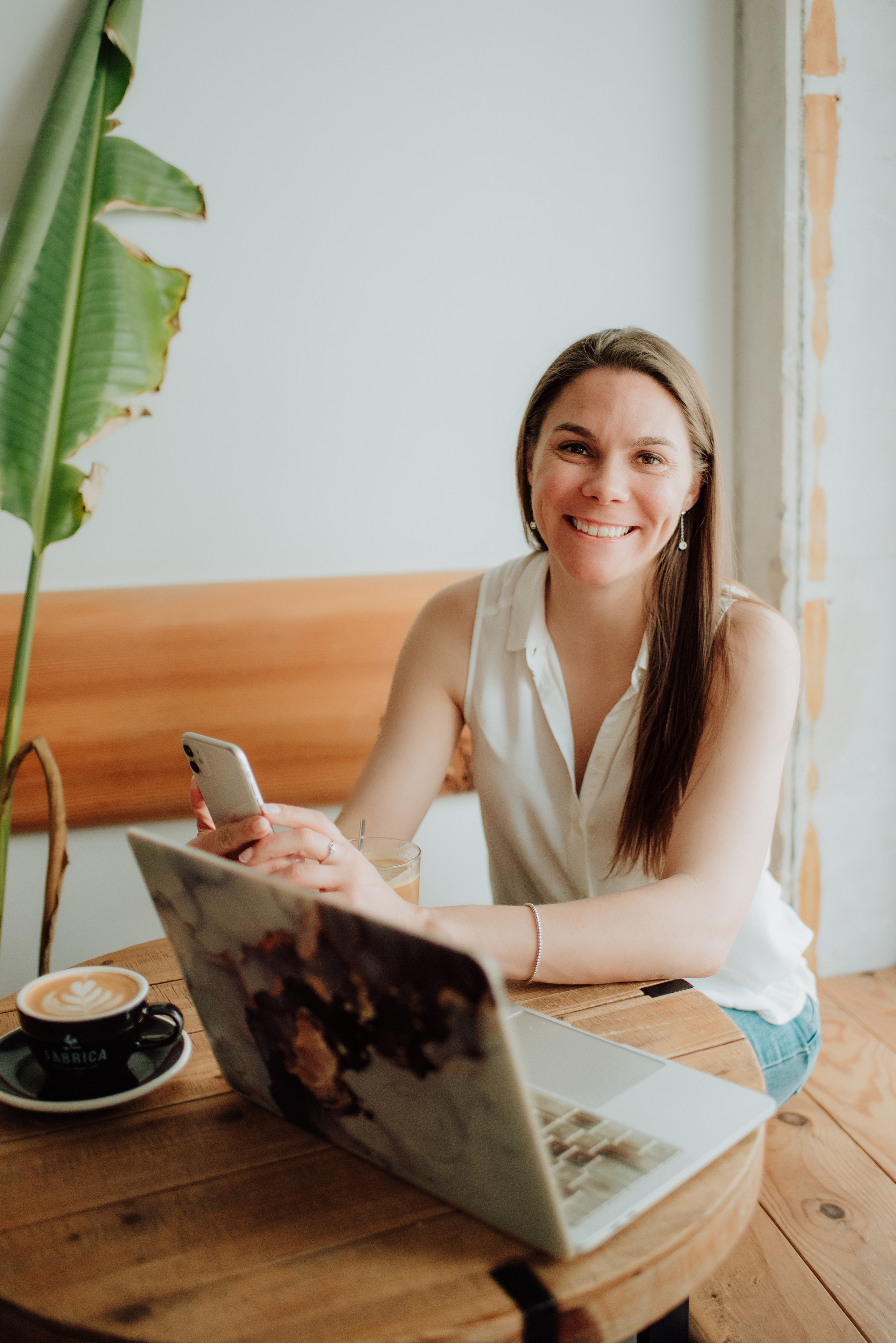 Rhiannon. Lifestyle, wedding and family photographer