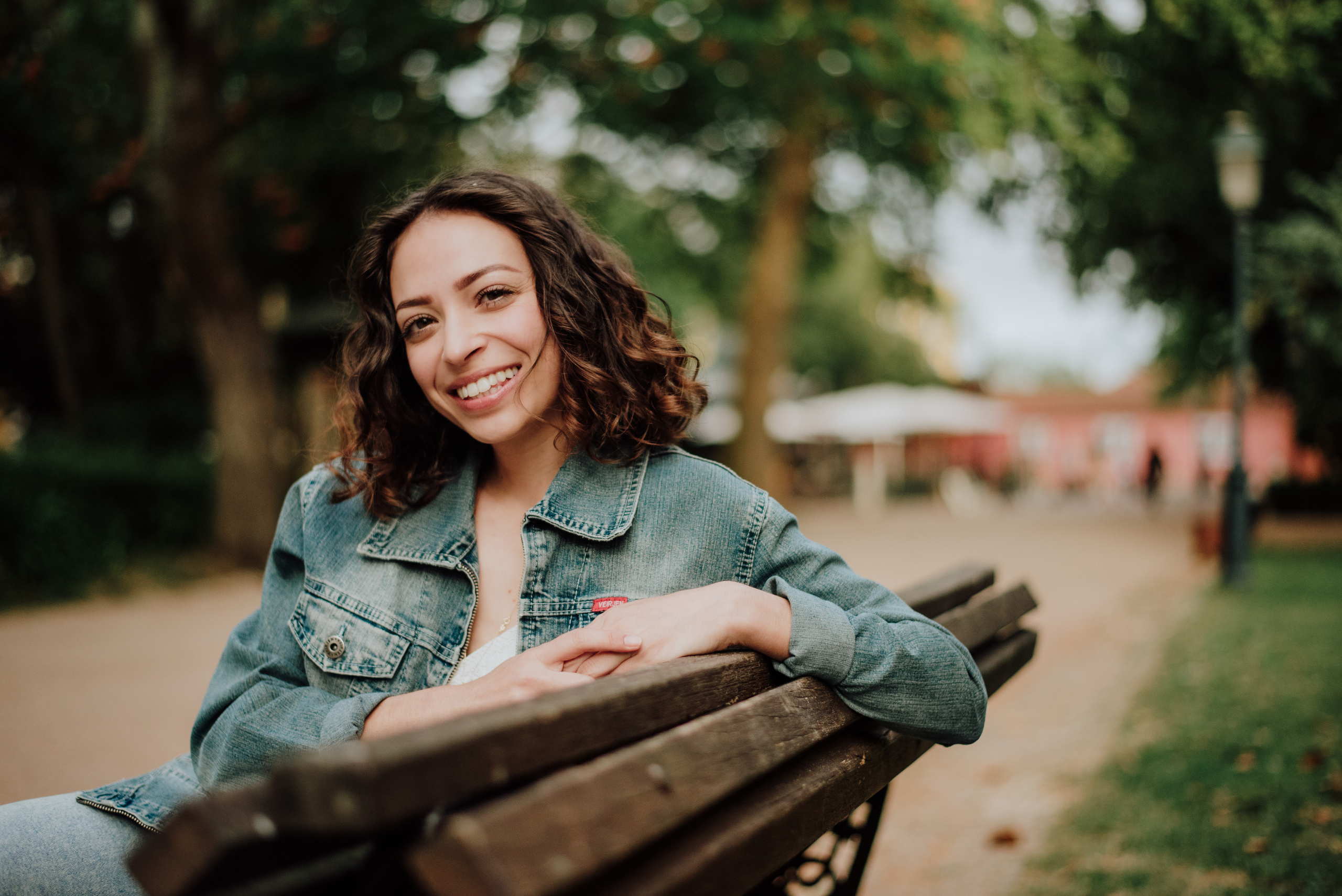 Sara. Lifestyle, wedding and family photographer