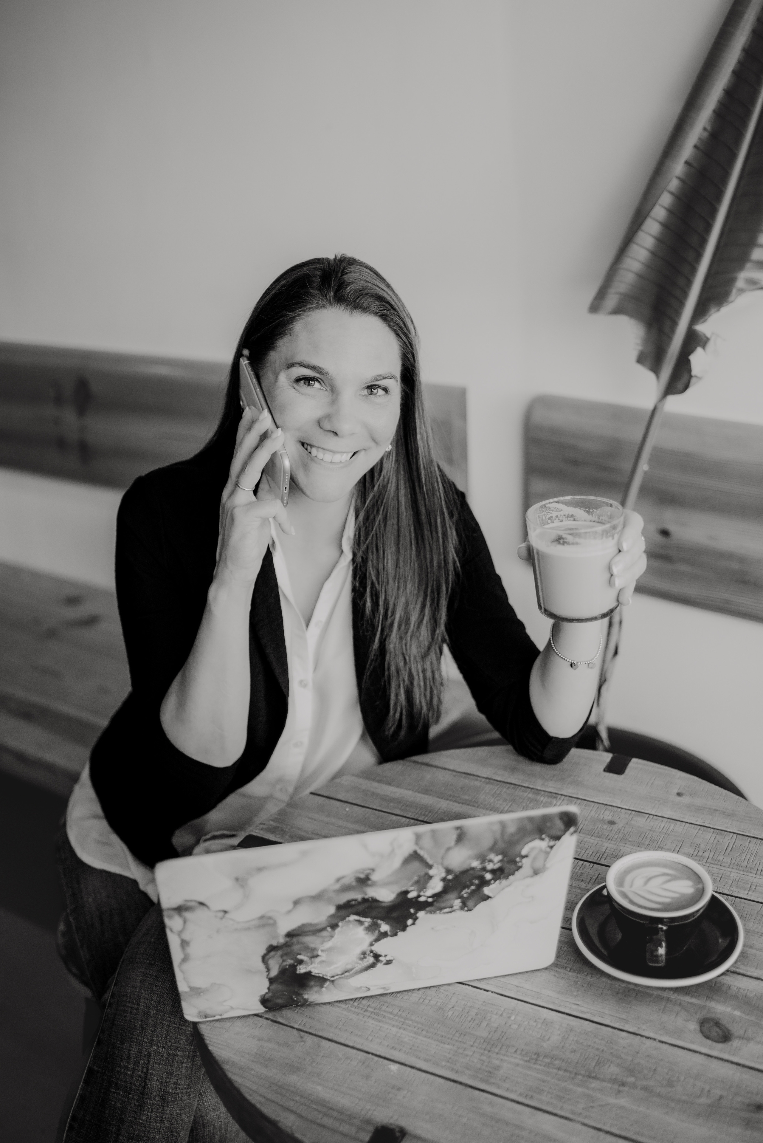 Rhiannon. Lifestyle, wedding and family photographer